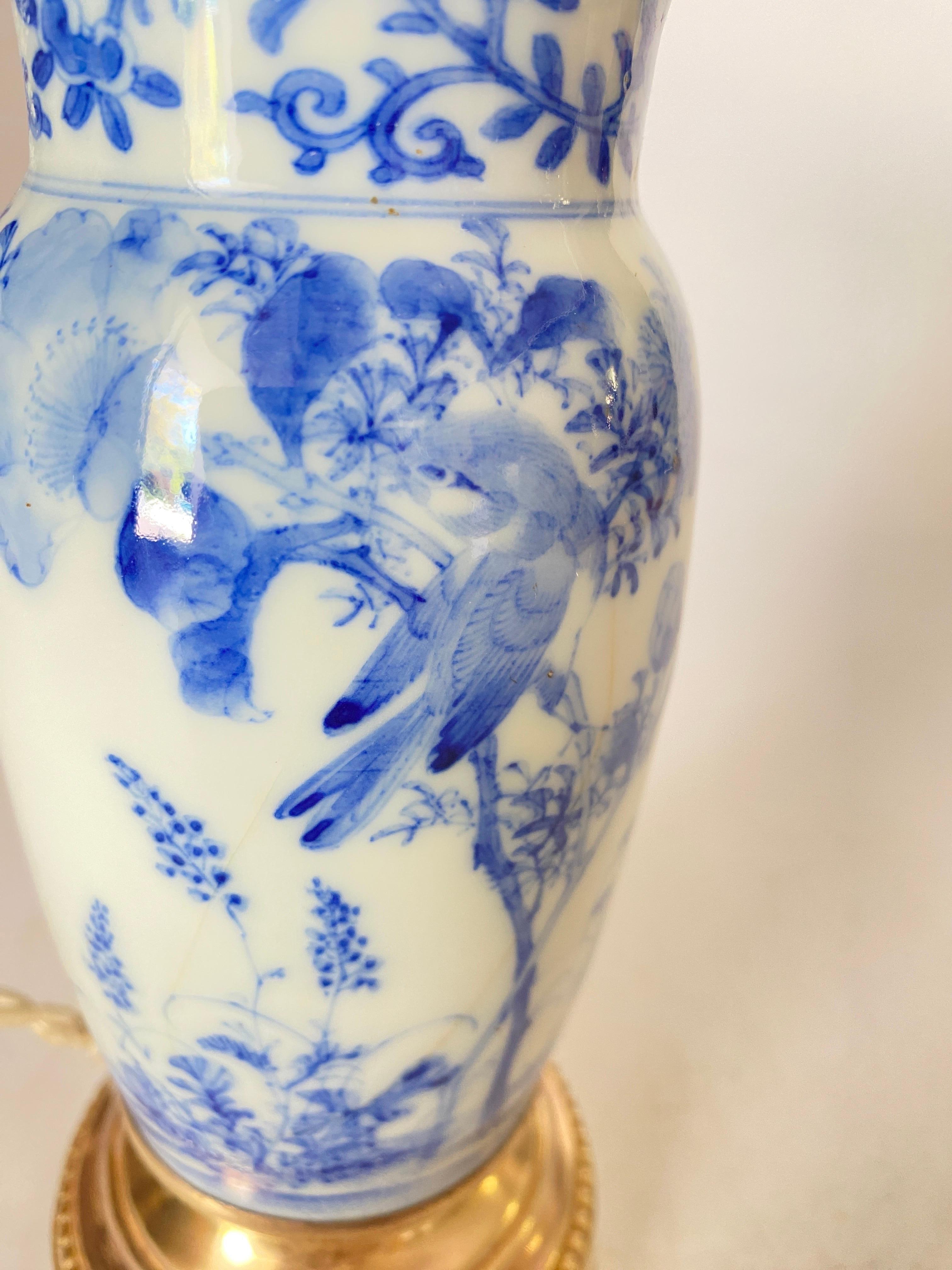 Lampe de bureau en porcelaine japonaise peinte à la main, en forme de vase, datant d'environ 1910 en vente 2