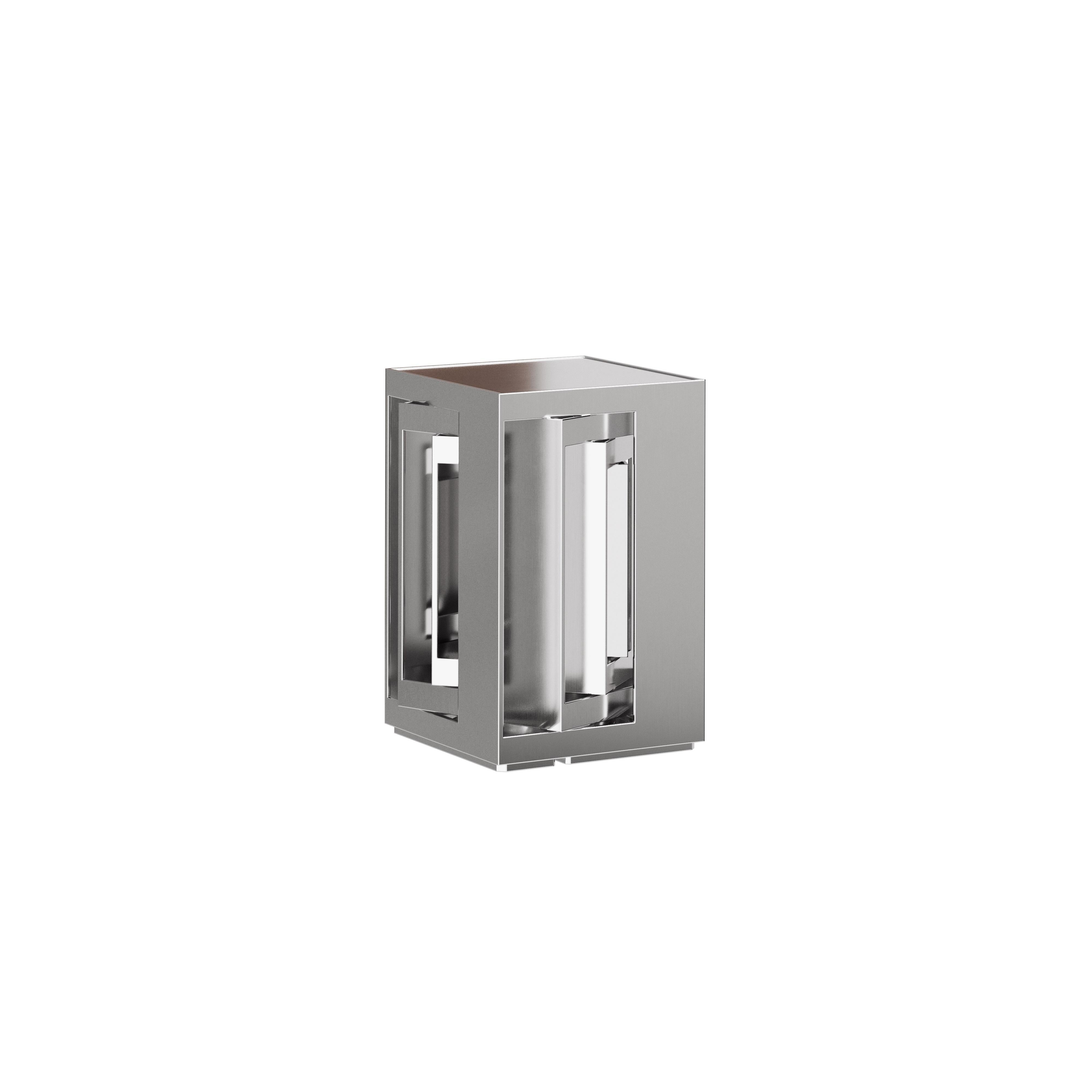 Table lamp Kassablanka 142 signed by Simon P Henningson for Lyfa

Natural anodized aluminum
D.142mm H.153mm
2m white plastic with switch
Socket: G9 Max 28W

KASSABLANKA, a masterpiece of illumination designed by Simon P. Henningsen in 1964, features