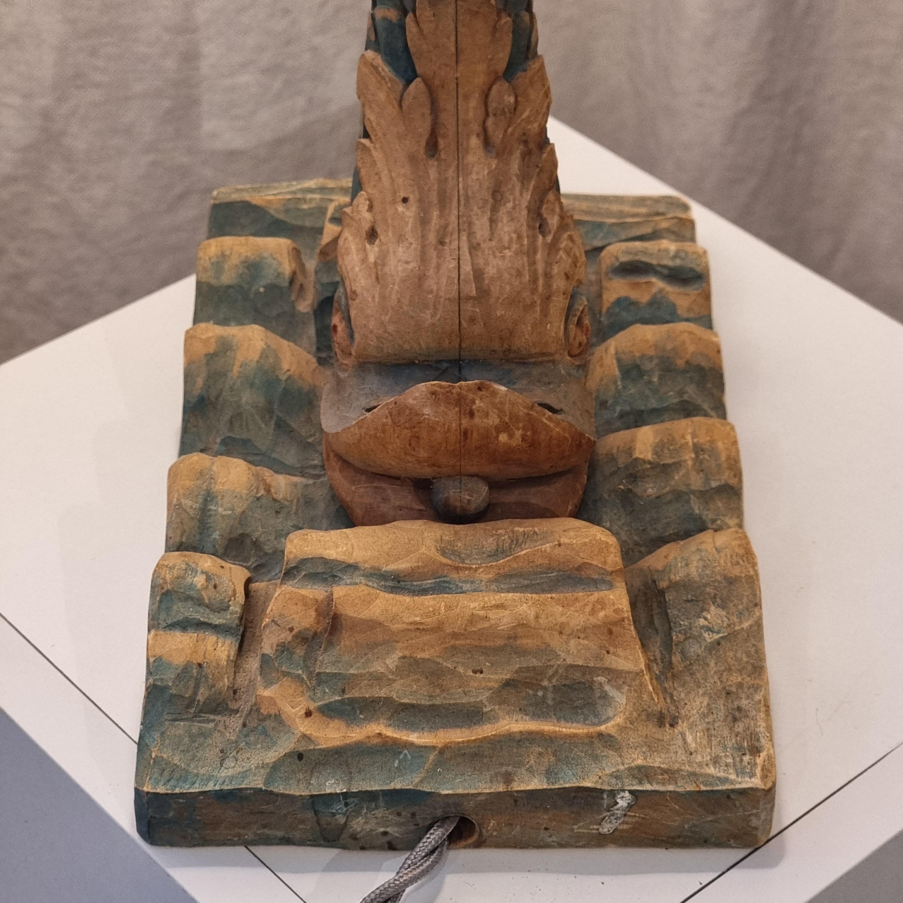 Lámpara de mesa, pez Koi, madera tallada y pintada a mano, mediados del siglo XIX. en Bueno estado para la venta en Stockholm, SE