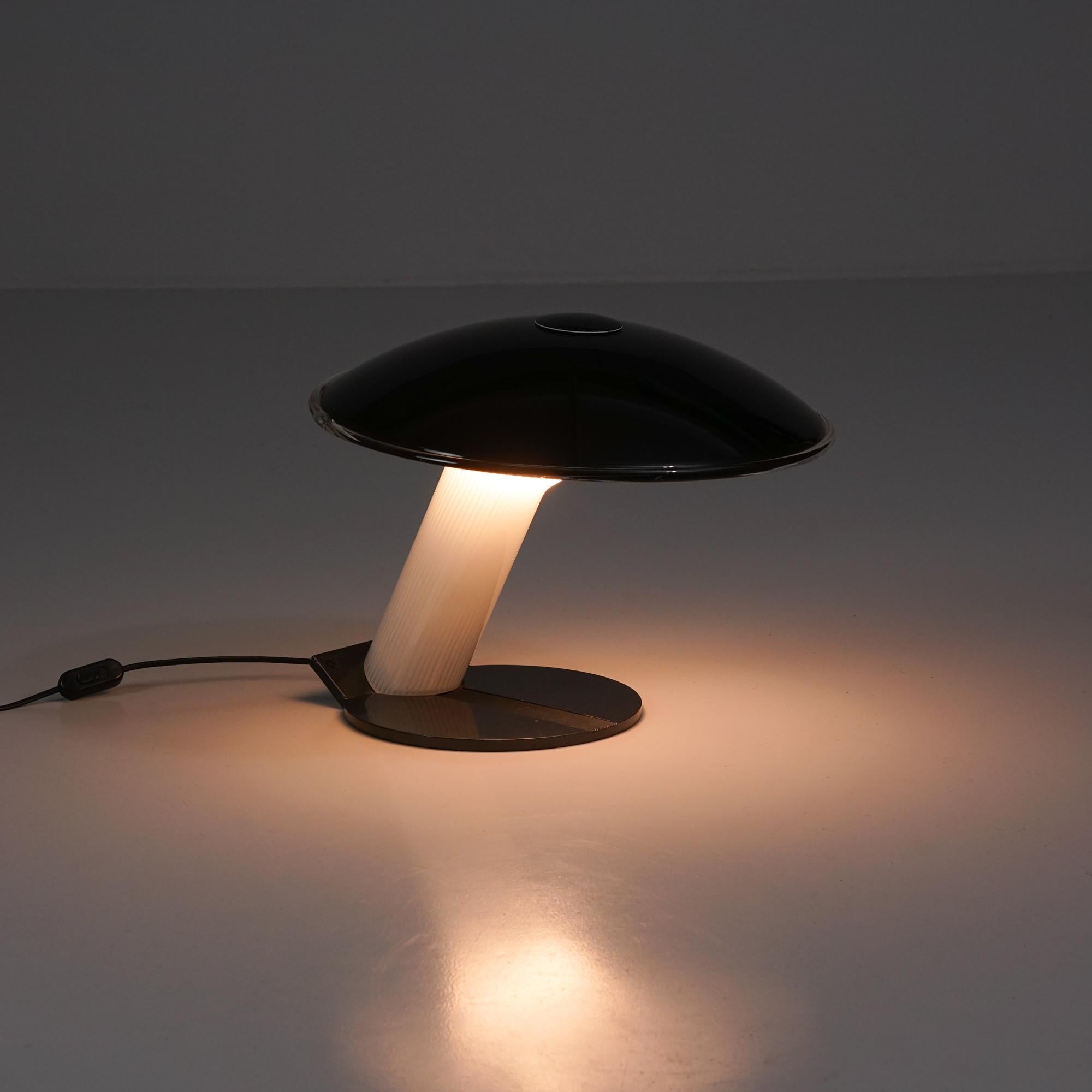 Mid-Century Modern Lampe de table, Leucos, Italie, années 1970 en vente