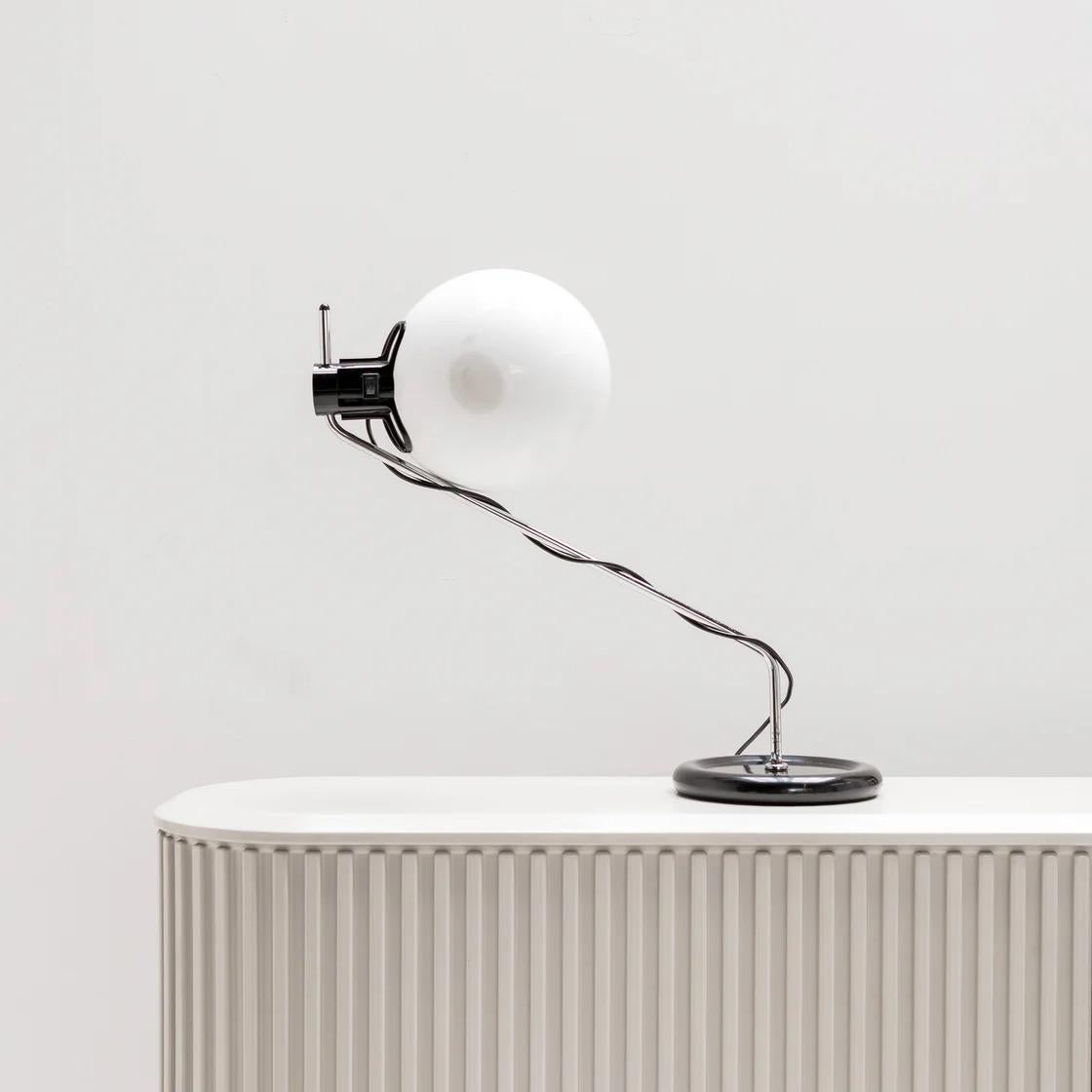 Table lamp “Libellula” by Emilio Fabio Simion for Guzzini In Good Condition For Sale In Tokyo, Tokyo