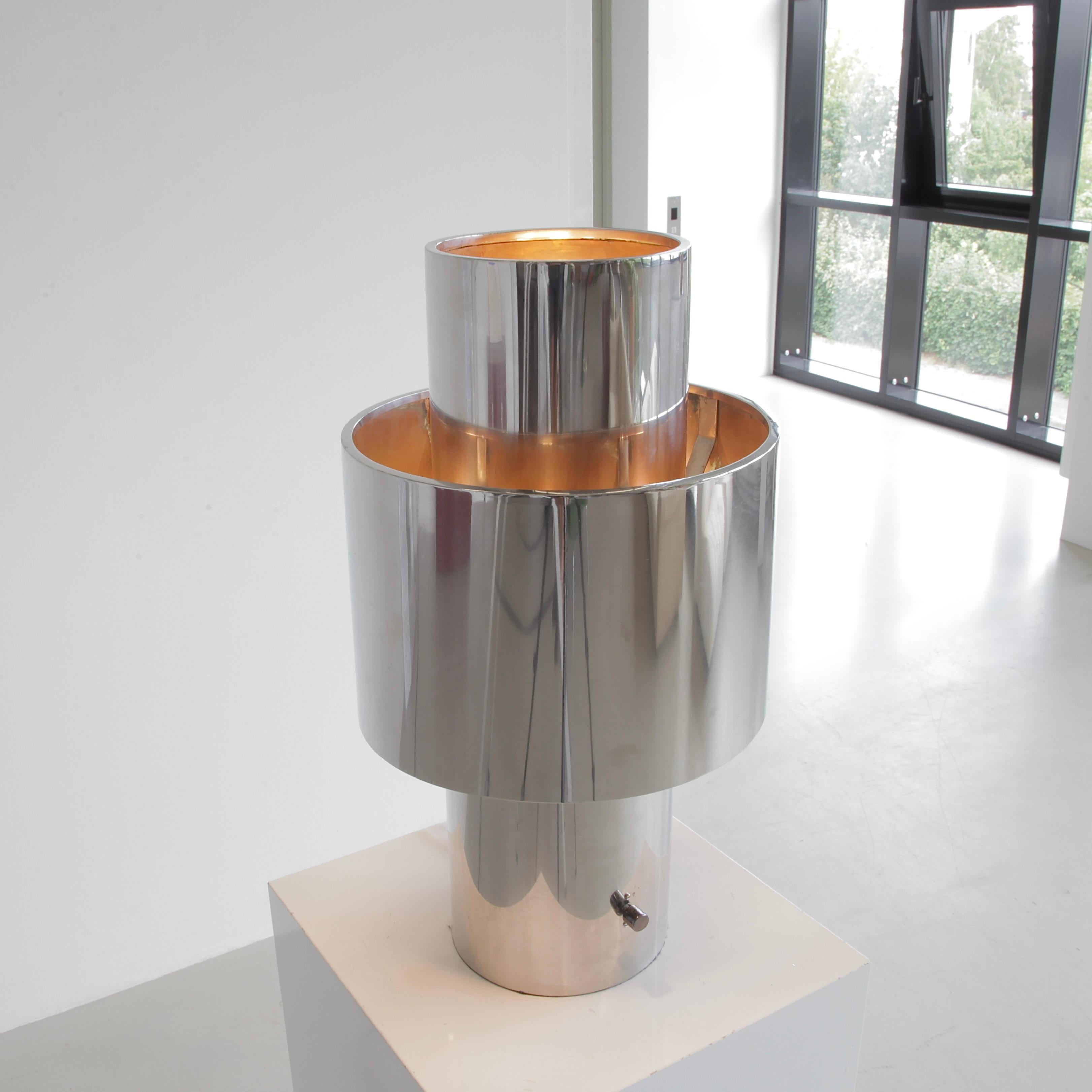 Large round table lamp by Willy Rizzo. France.

Original vintage round stainless steel lamp with copper lining, designed by Willy Rizzo in the 1970s. It includes five E27 light sockets and a dimmer. The model LAMP-RO was designed in 1970, also known