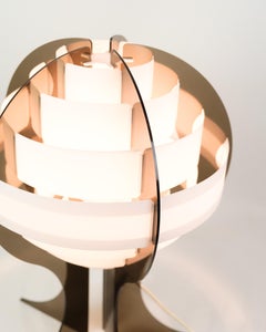 Lámpara de mesa de cristal acrílico ahumado y blanco de Flemming Brylle de los años 60