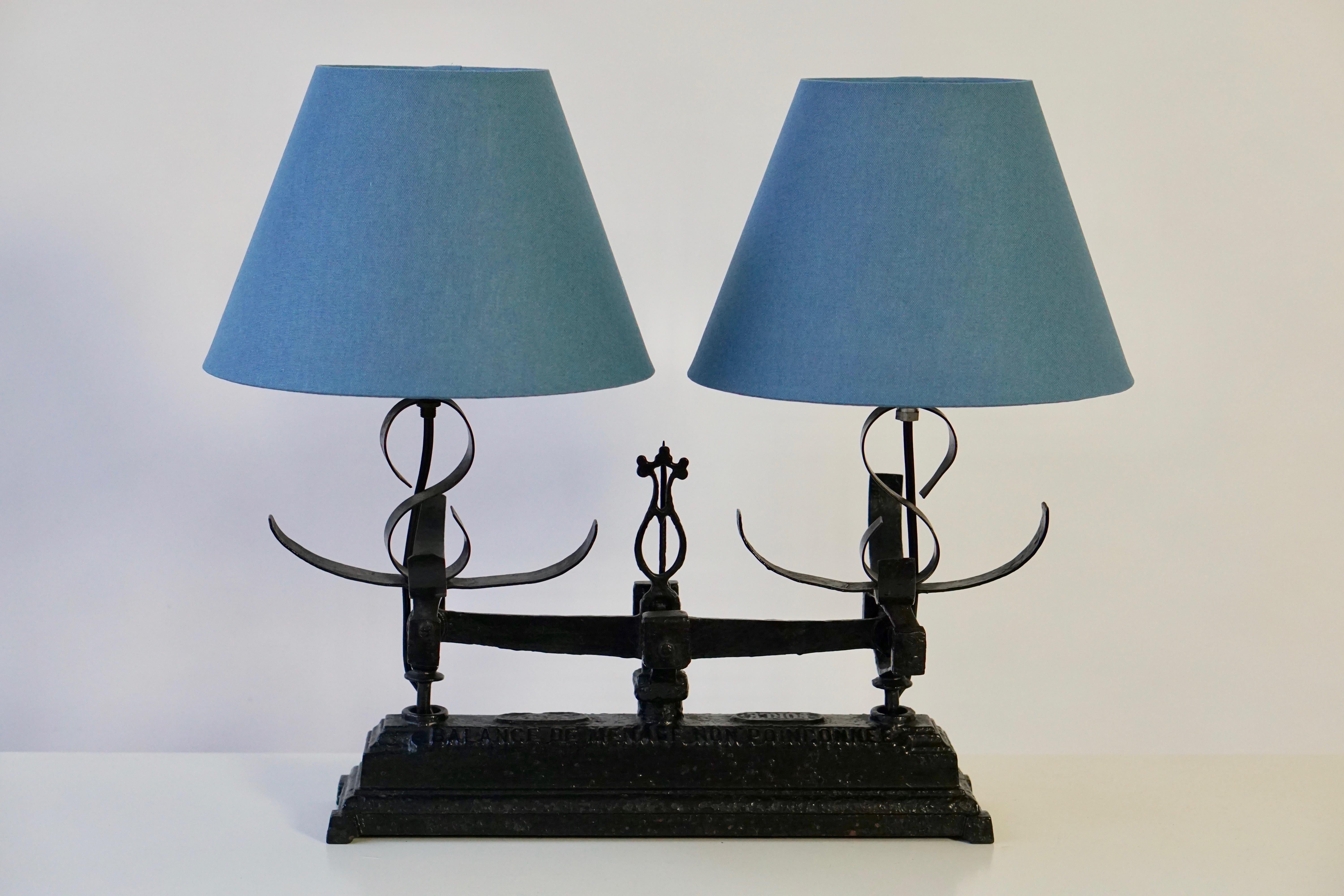 Mid-Century Modern Lampe de table fabriquée à partir d'une vieille échelle en fer forgé, équilibre en vente