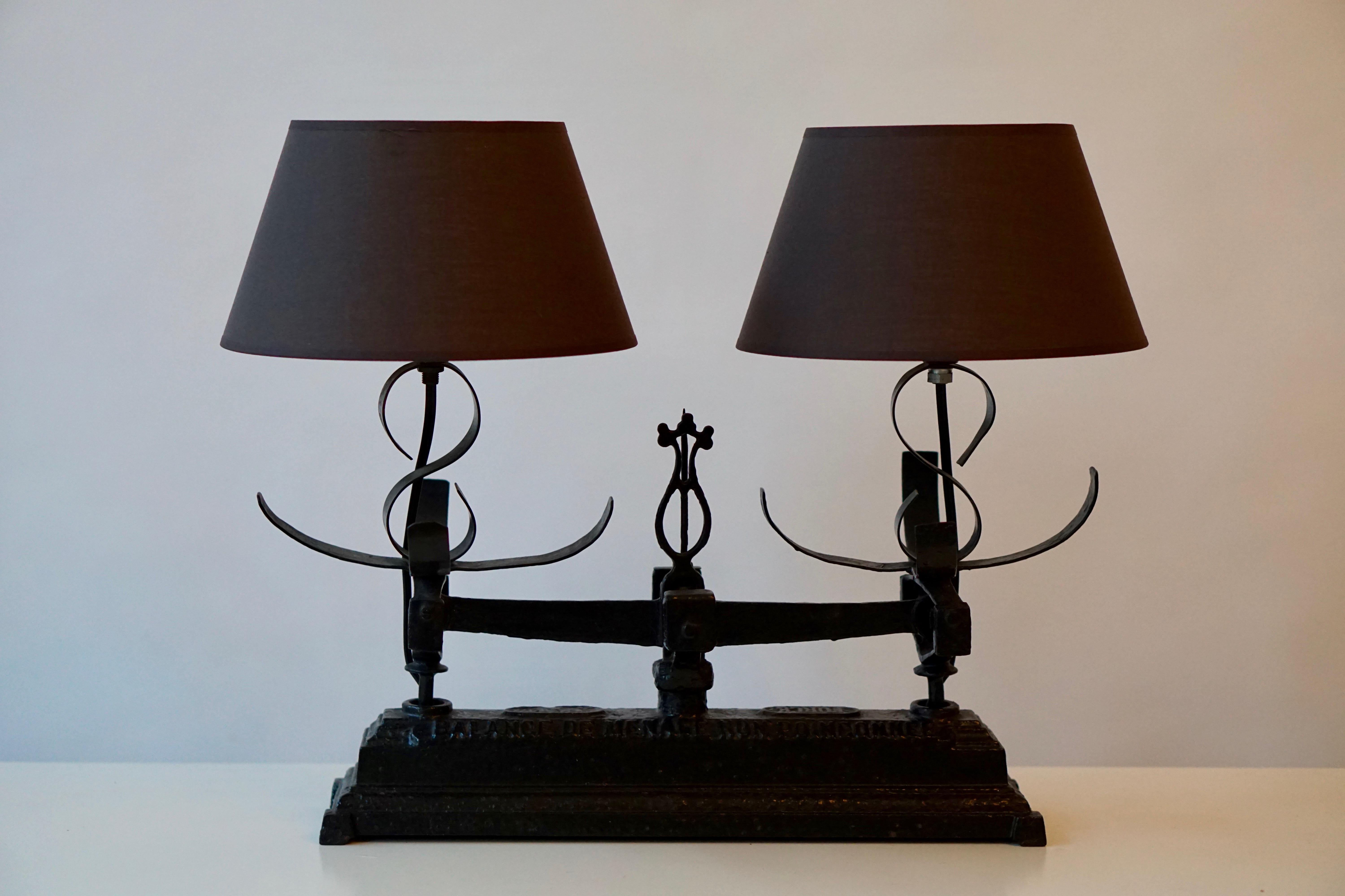 Table Lamp Made of an old Wrought Iron Scale, Balance In Good Condition For Sale In Antwerp, BE