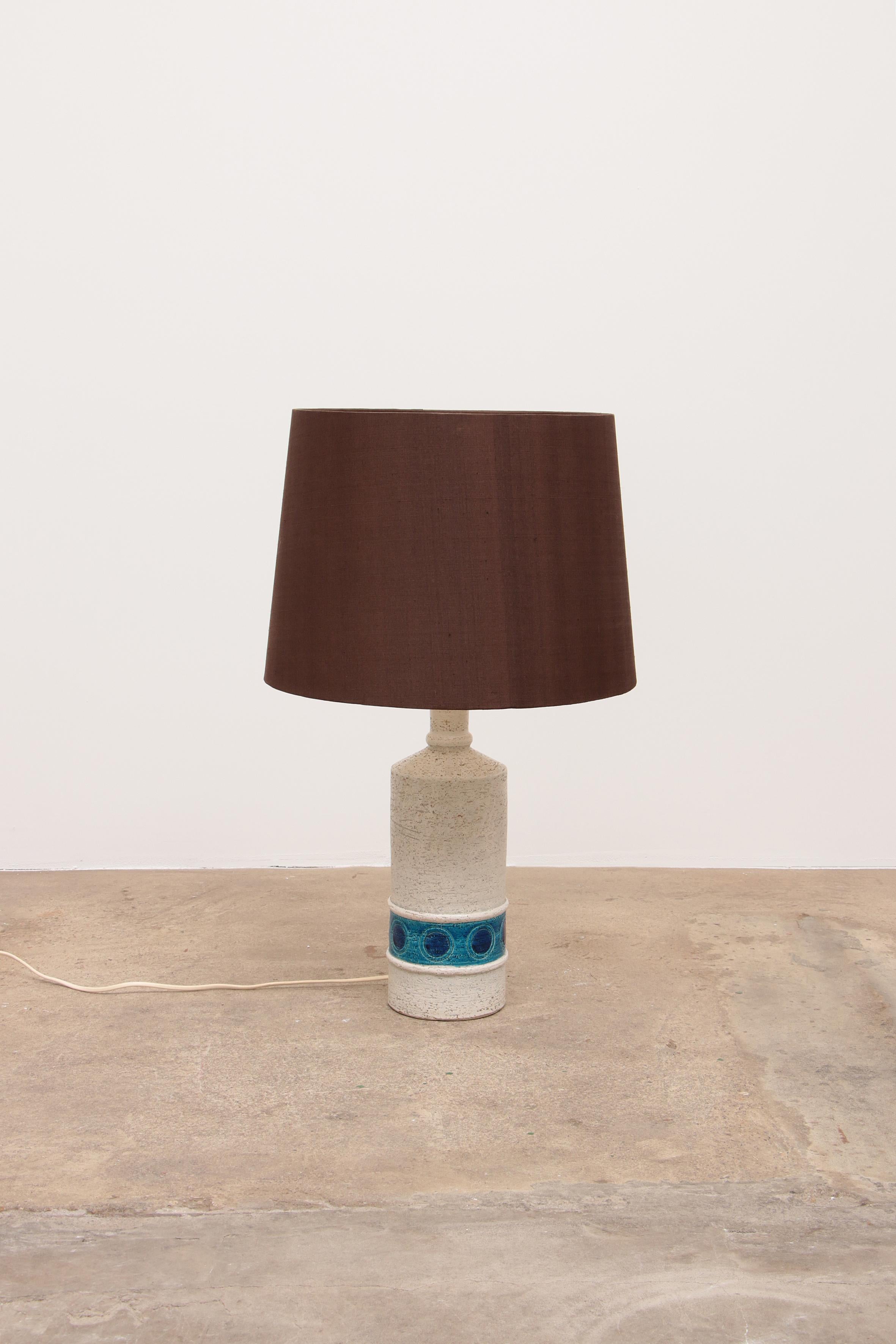 XL Bitossi lamp by Aldo Londi for Bergboms in ceramic.
Very nice condition.
Functionally works fine
Signed under the base.
Sold with lampshade.

circa: 1960 Measures: Height: 38 cm diameter: 15 cm

Sustainable: environmentally conscious By