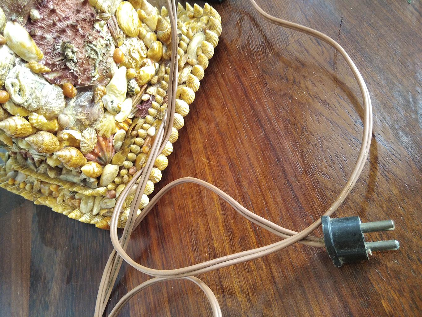 Lámpara de mesa Riviere francesa  Hecho a mano con conchas, Francia Principios del siglo XX en venta 10