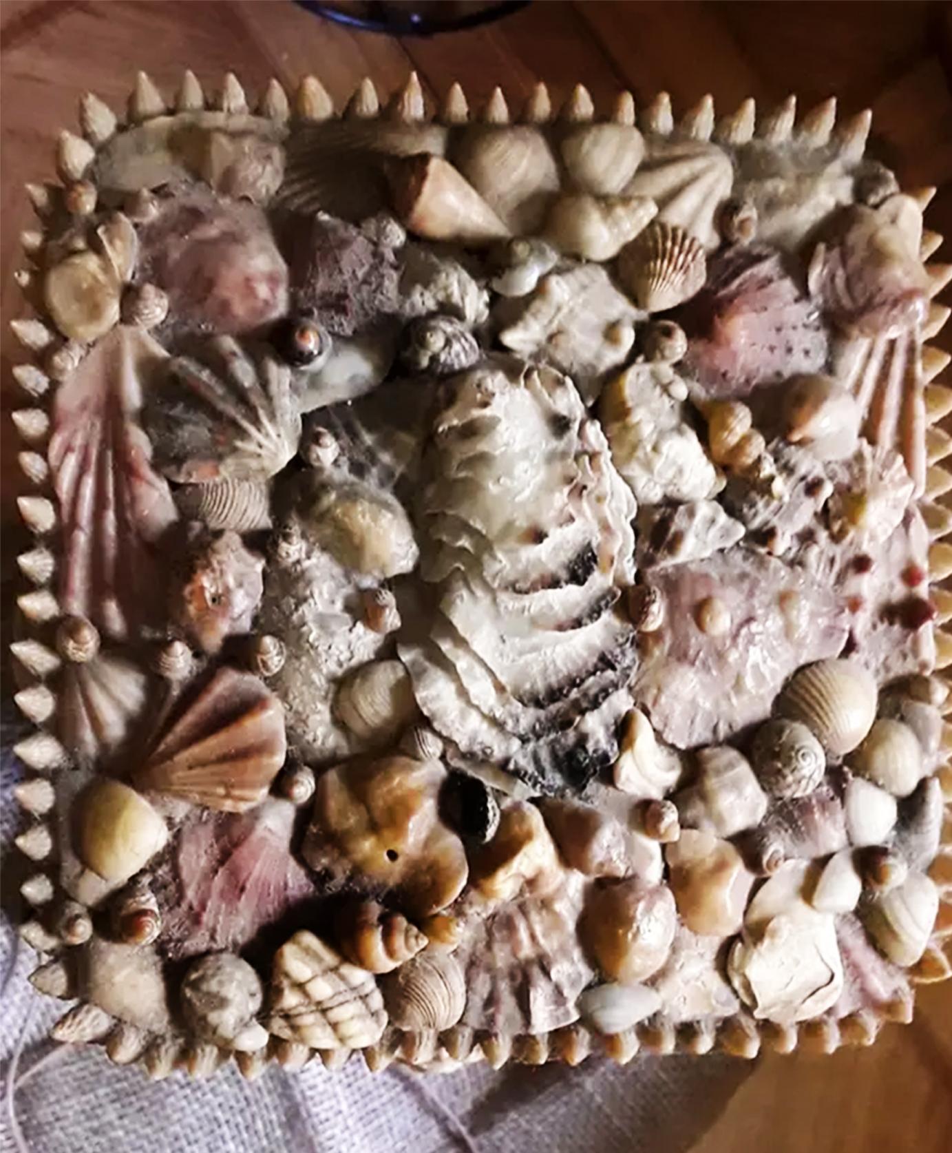 Lámpara de mesa Riviere francesa  Hecho a mano con conchas, Francia Principios del siglo XX en venta 3