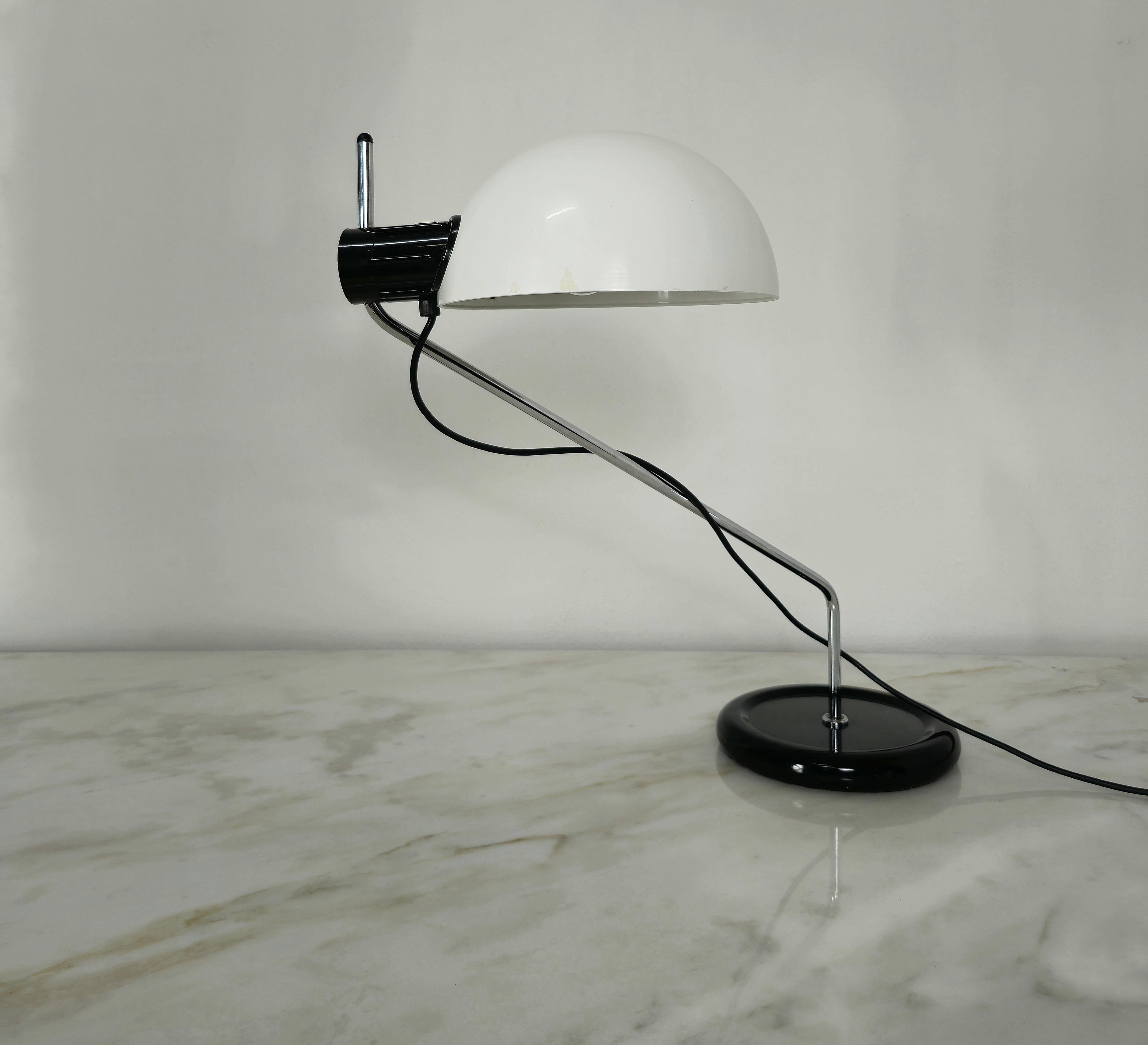 Table Lamp Metal Plastic Black White Guzzini Midcentury Italian Design 1970s For Sale 4