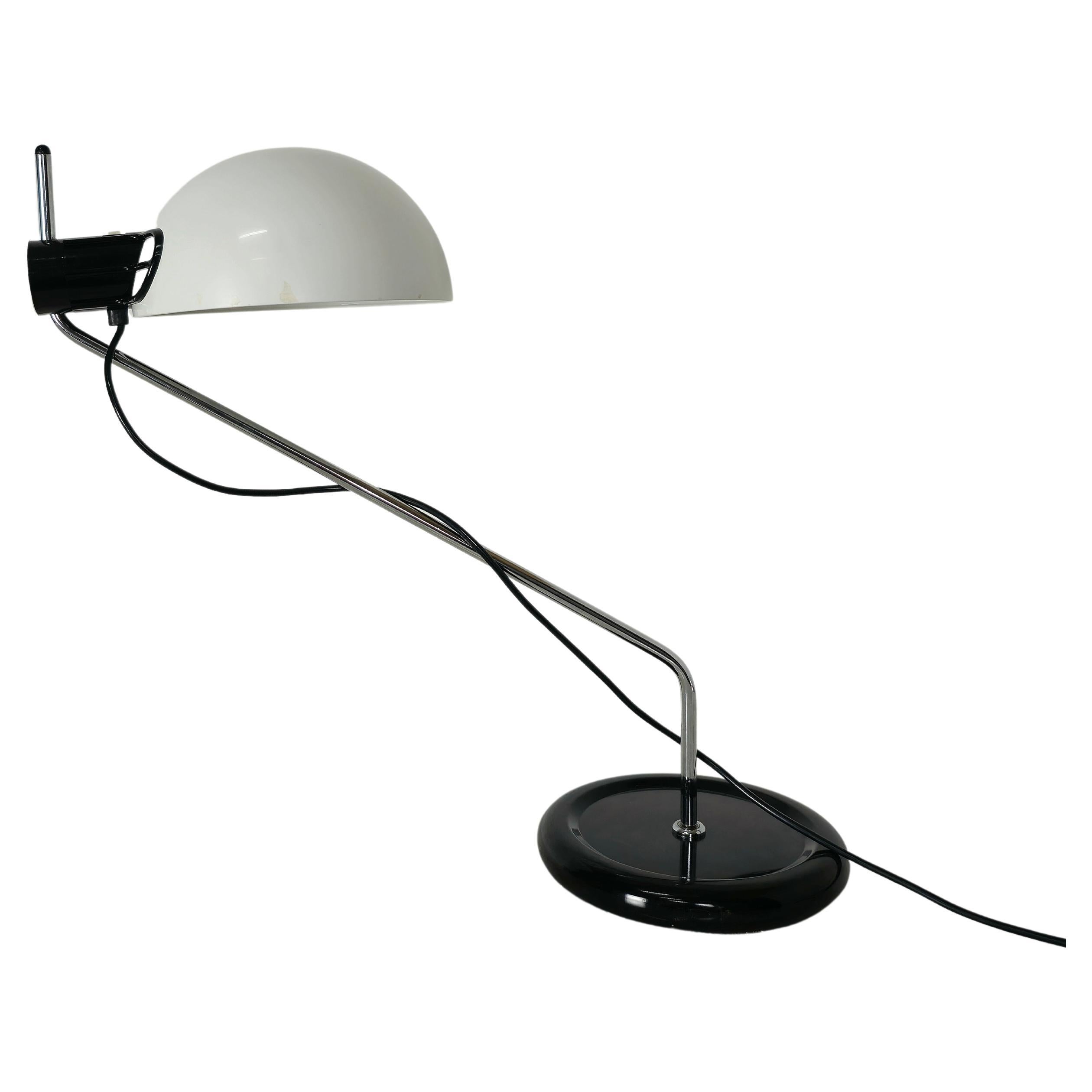 Lámpara de Sobremesa Metal Plástico Negro Blanco Guzzini Mediados de Siglo Diseño Italiano Años 70