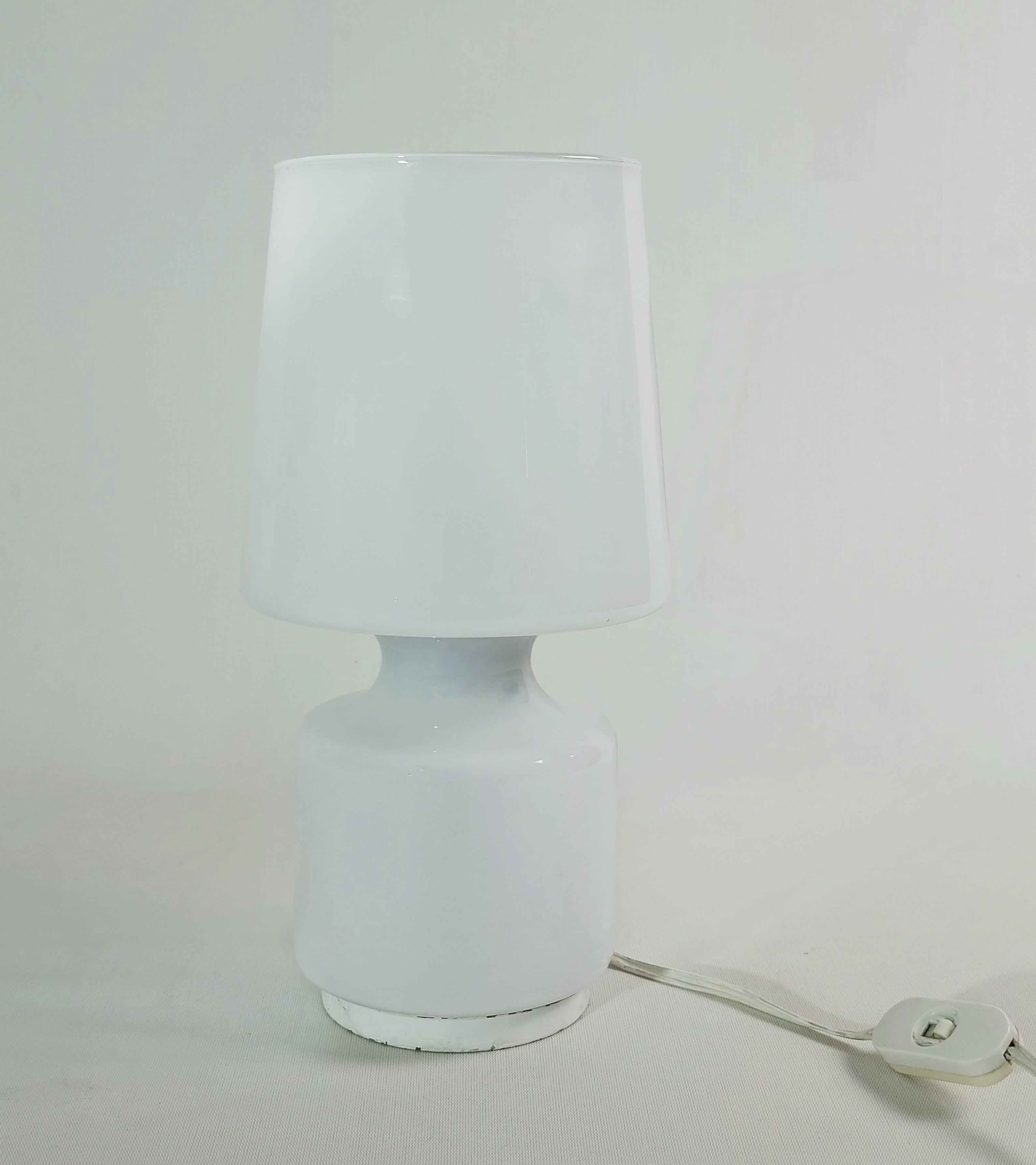 Table Lamp Milk Glass Enamelled Metal Midcentury Modern Italian Design 1960s  For Sale 2