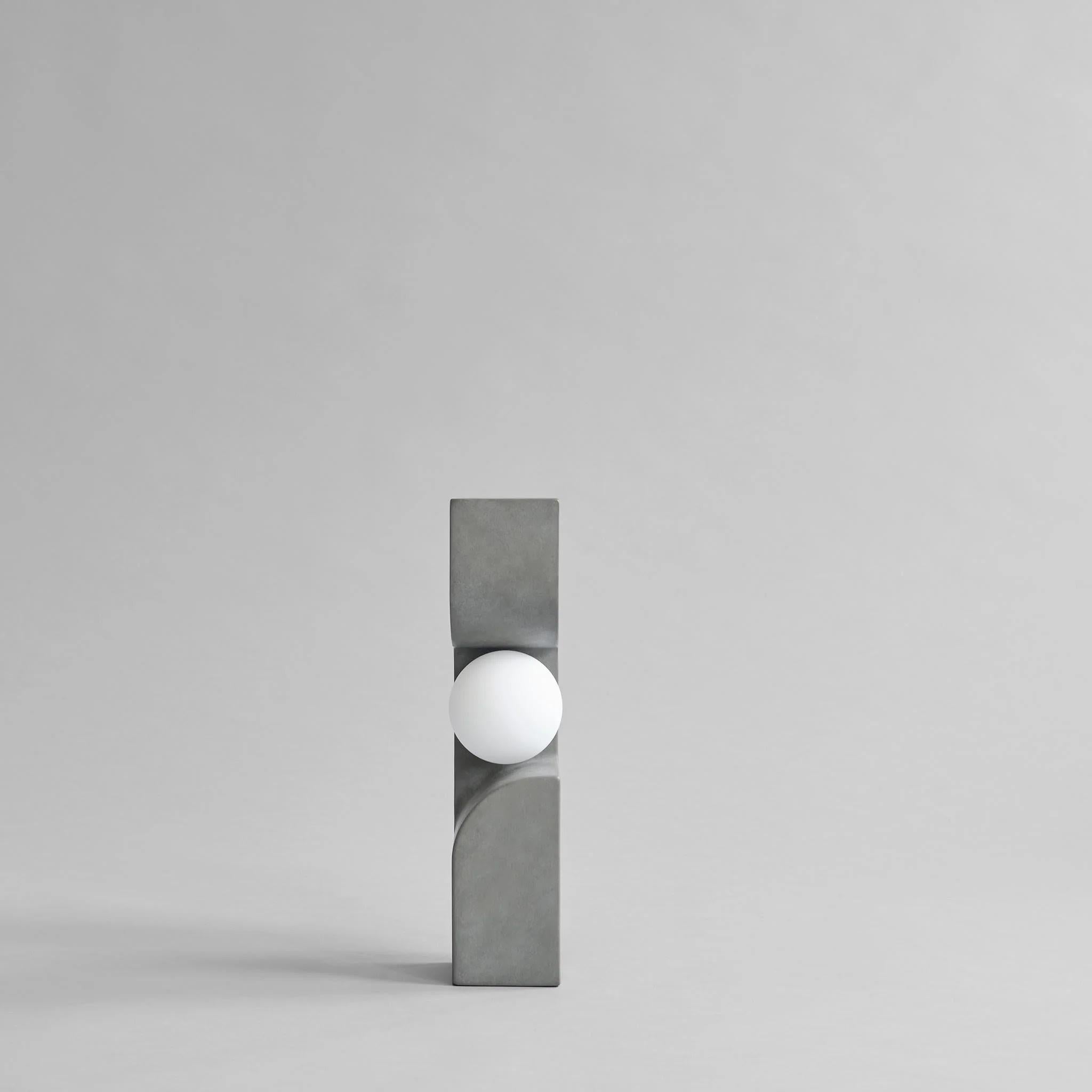 Français Lampe de table, Mini Modèle - Gris foncé, Céramique, Contemporary Work. en vente