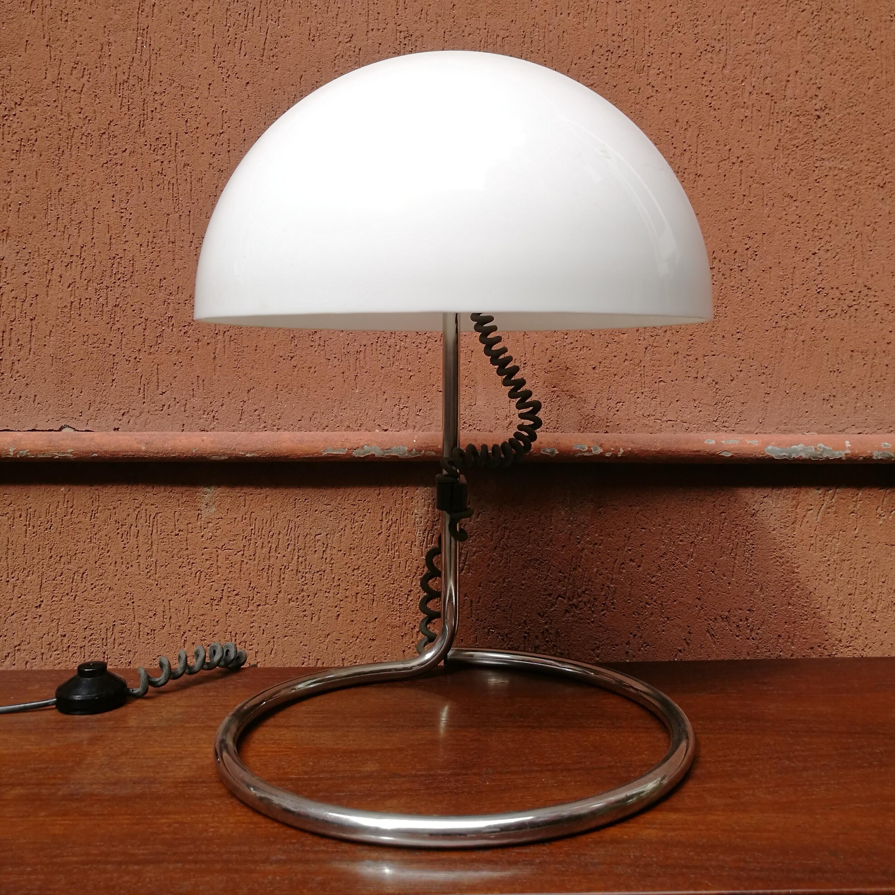 Table lamp in chrome and white plexiglass from Kartell Mod 4026.
Design by Carlo Santi in the 1970
A component and the elasticity of the chromed steel consent to the lampshade to move up and down.
The lamp is in perfect conditions and conserve