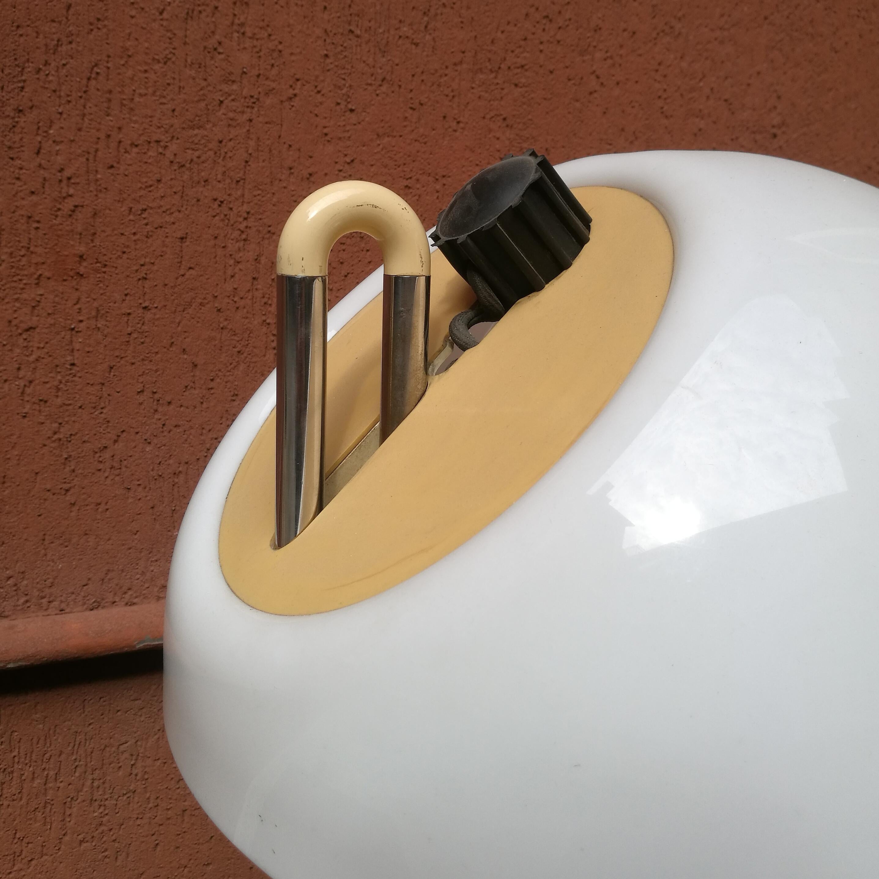 Table Lamp Mod 4026 Kartell Design Carlo Santi 1970 White Plexiglass and Chrome In Good Condition In MIlano, IT