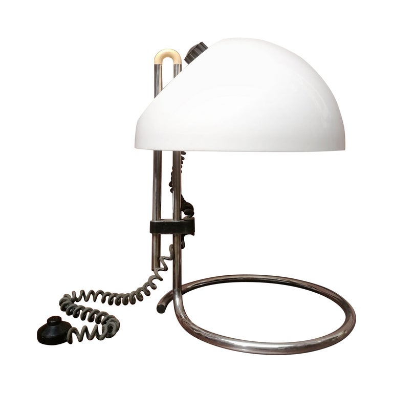 Lampe de bureau Mod 4026 Kartell Design Carlo Santi 1970 Plexiglas blanc et  chrome sur 1stDibs