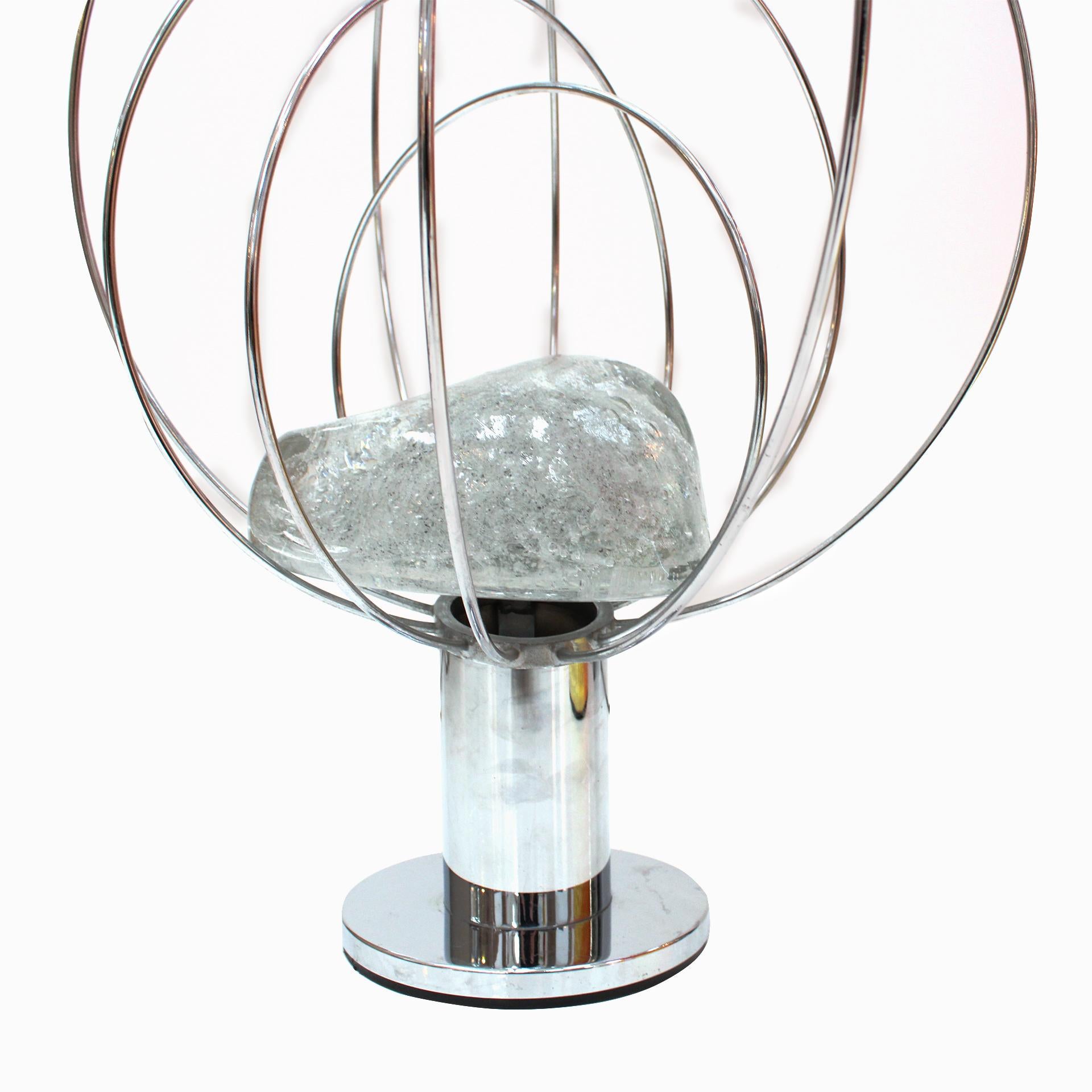 Barnaba Silberfarbene Barnaba-Tischlampe von Angelo Brotto für Fase. Italien, 1970er Jahre. (Italienisch) im Angebot