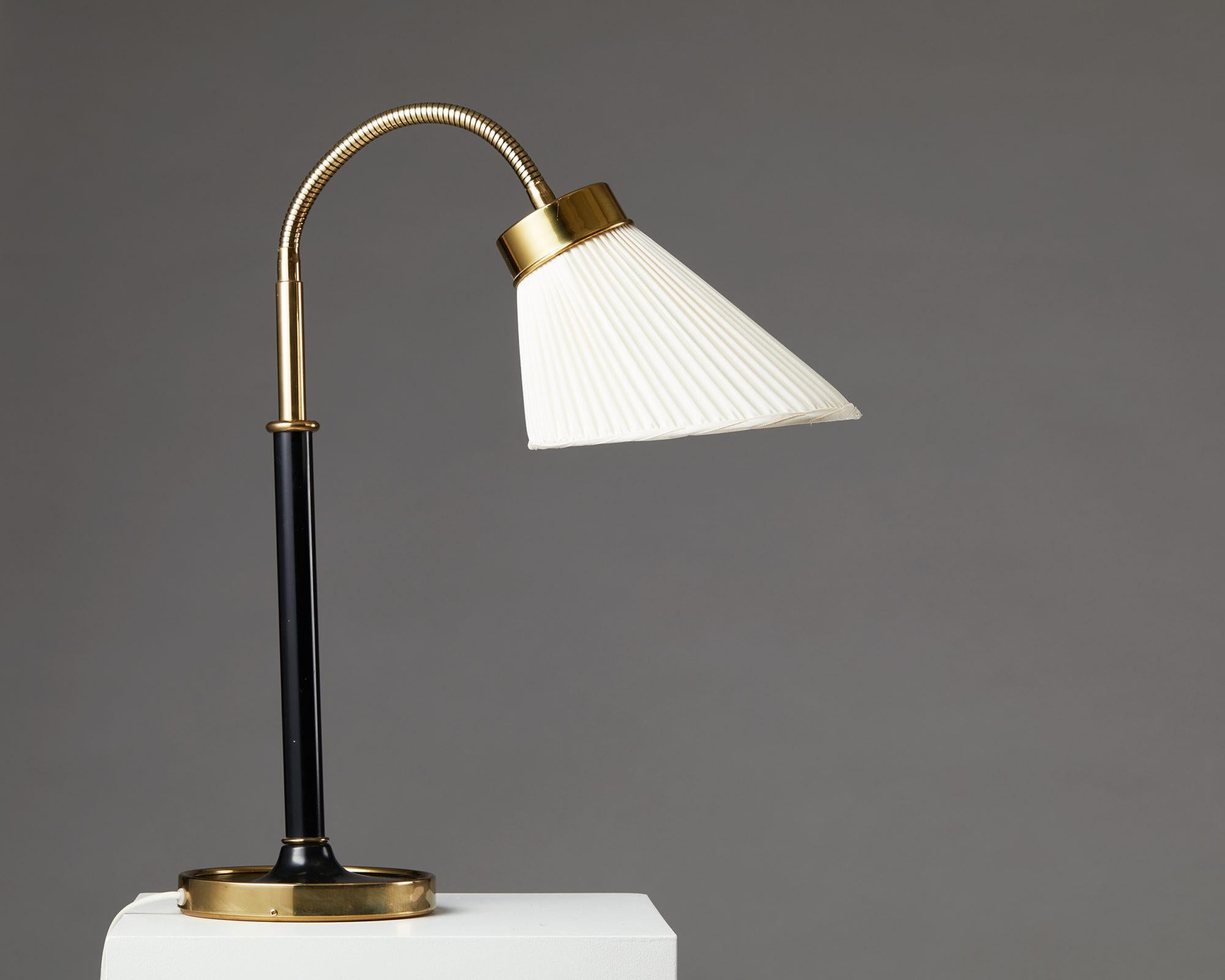 Polished and lacquered brass with fabric shade.

Measures: H: 58.5 cm / 1' 11