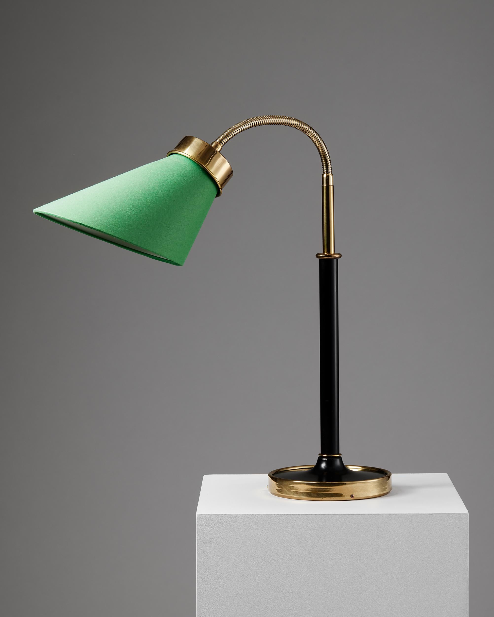 Mid-Century Modern Lampe de bureau modèle 2434 conçue par Josef Frank pour Svenskt Tenn, Suède, 1939 en vente
