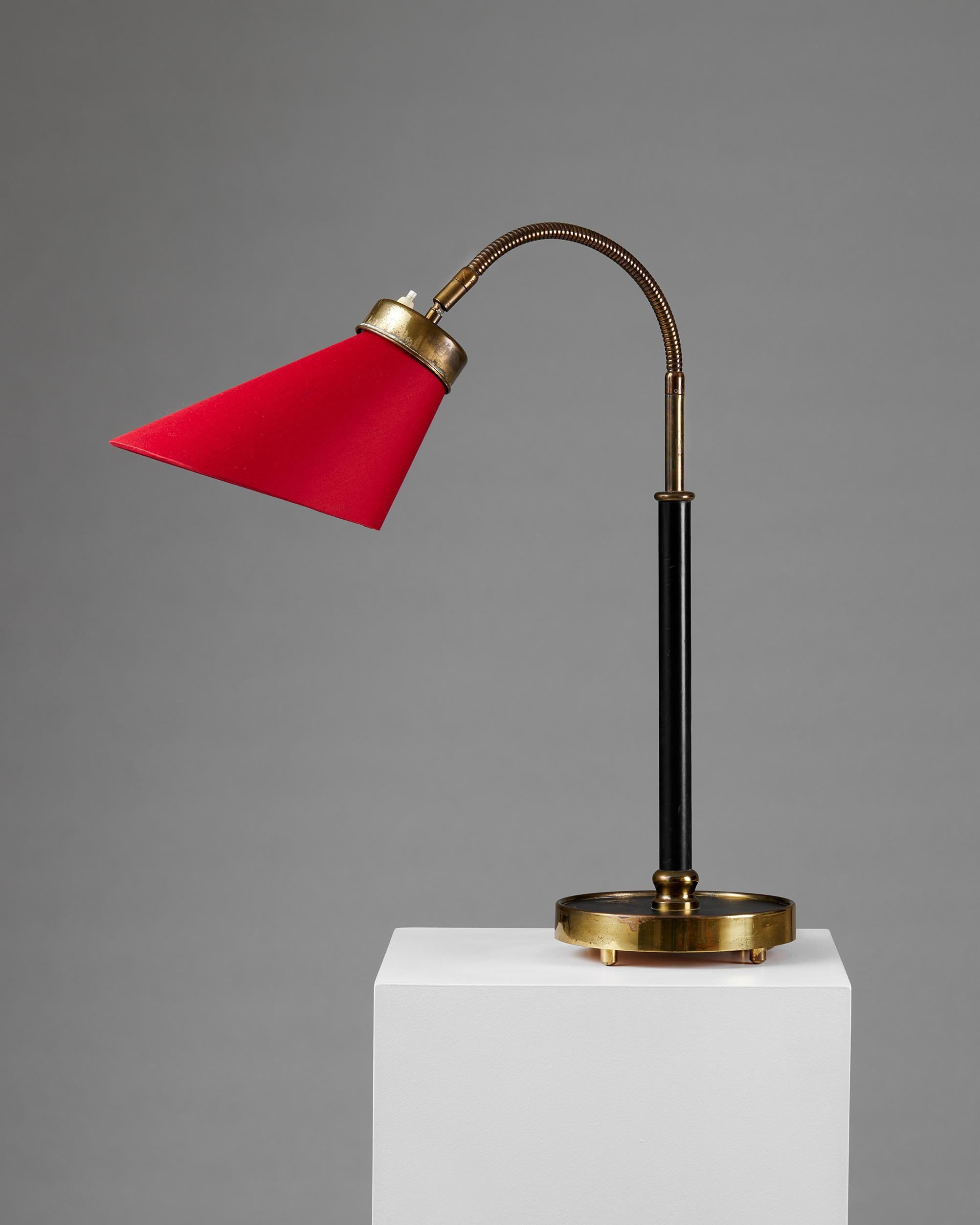 Mid-Century Modern Lampe de bureau modèle 2434 conçue par Josef Frank pour Svenskt Tenn, Suède, 1939 rouge en vente