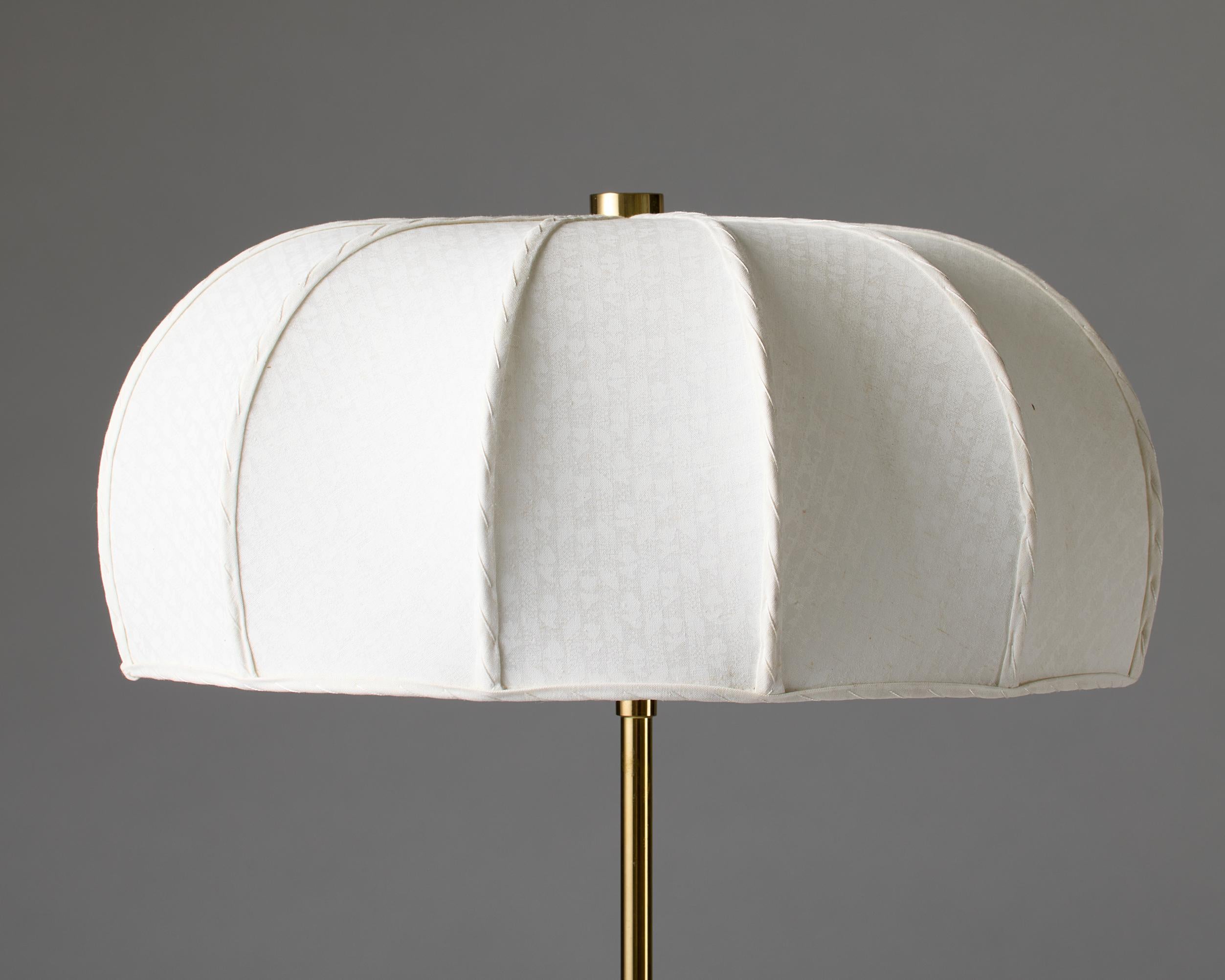 Table lamp model 2466 designed by Josef Frank for Svenskt Tenn Sweden, 1950s In Good Condition In Stockholm, SE