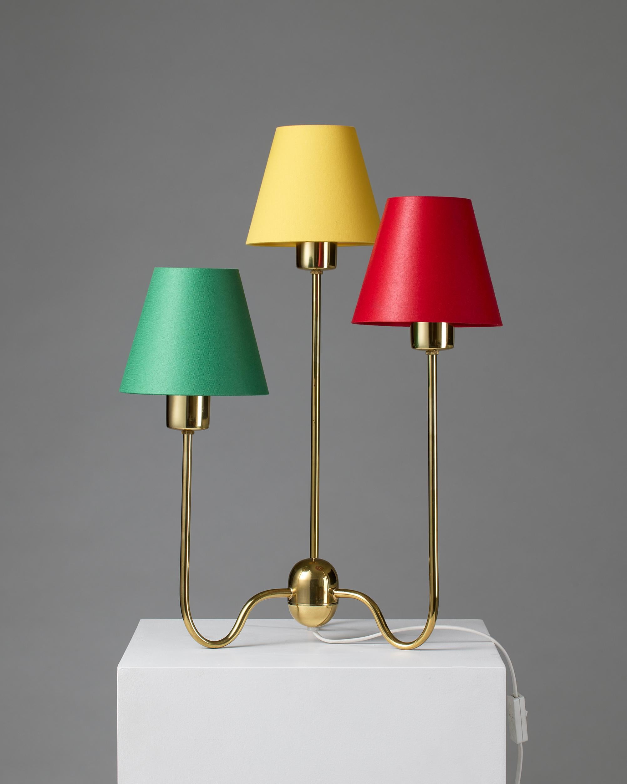 Table lamp model 2468 designed by Josef Frank for Svenskt Tenn
Sweden, 1950s

Brass with cotton shades.

H: 54 cm / 1' 9 1/4