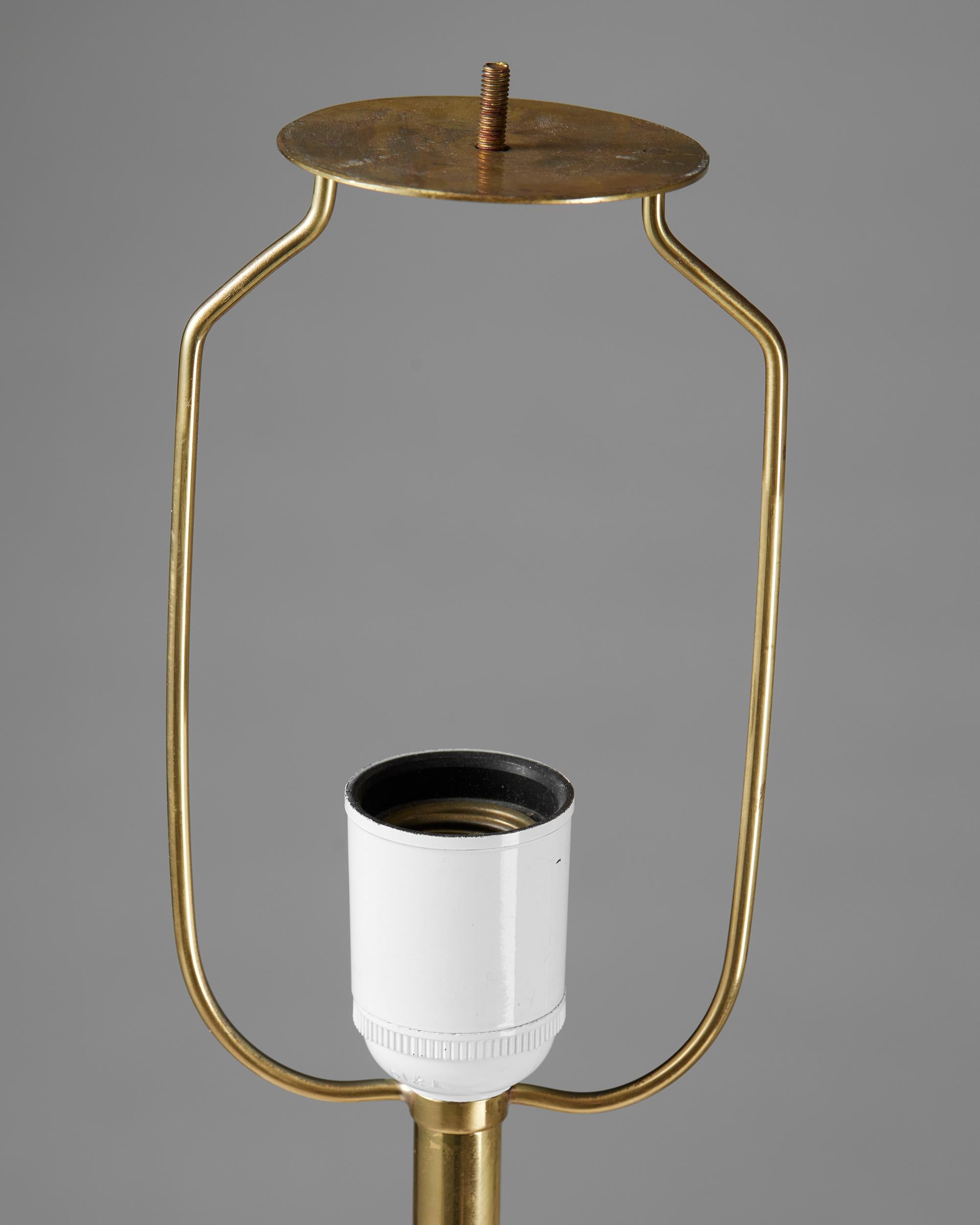 Milieu du XXe siècle Lampe de table modèle 2552 conçue par Josef Frank pour Svenskt Tenn, Suède, années 1950 en vente
