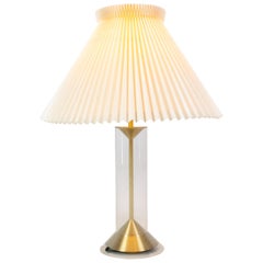 Lampe de bureau modèle 303B fabriquée en laiton par Aage Petersen pour Le Klint des années 1960