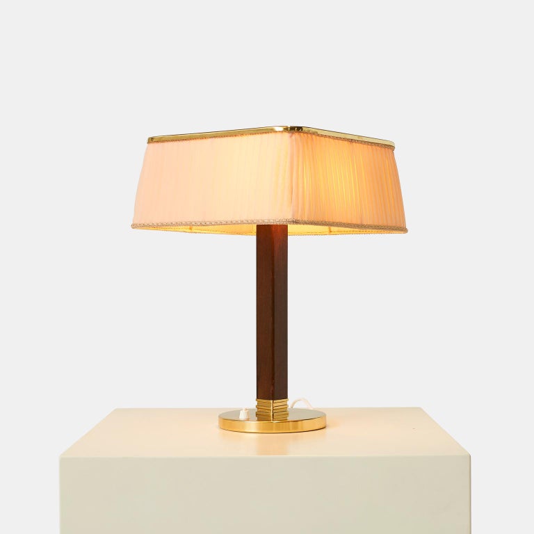 Table lamp by Paavo Tynell for Taito Oy
A rare table lamp made in the 1940s for 