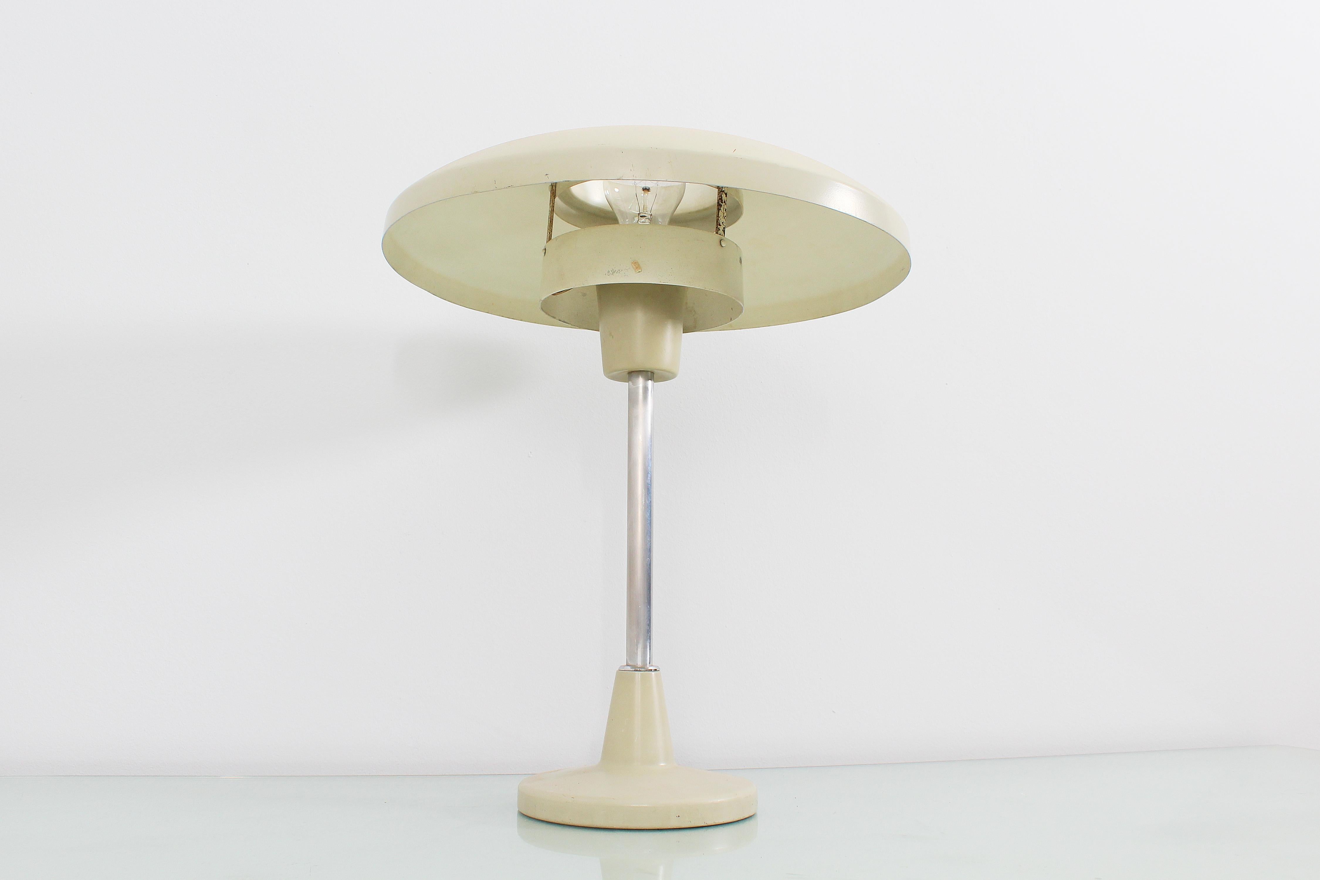 Mid-Century Modern Table Lamp Model 8022 by Stilnovo, Italy, 1950s For Sale