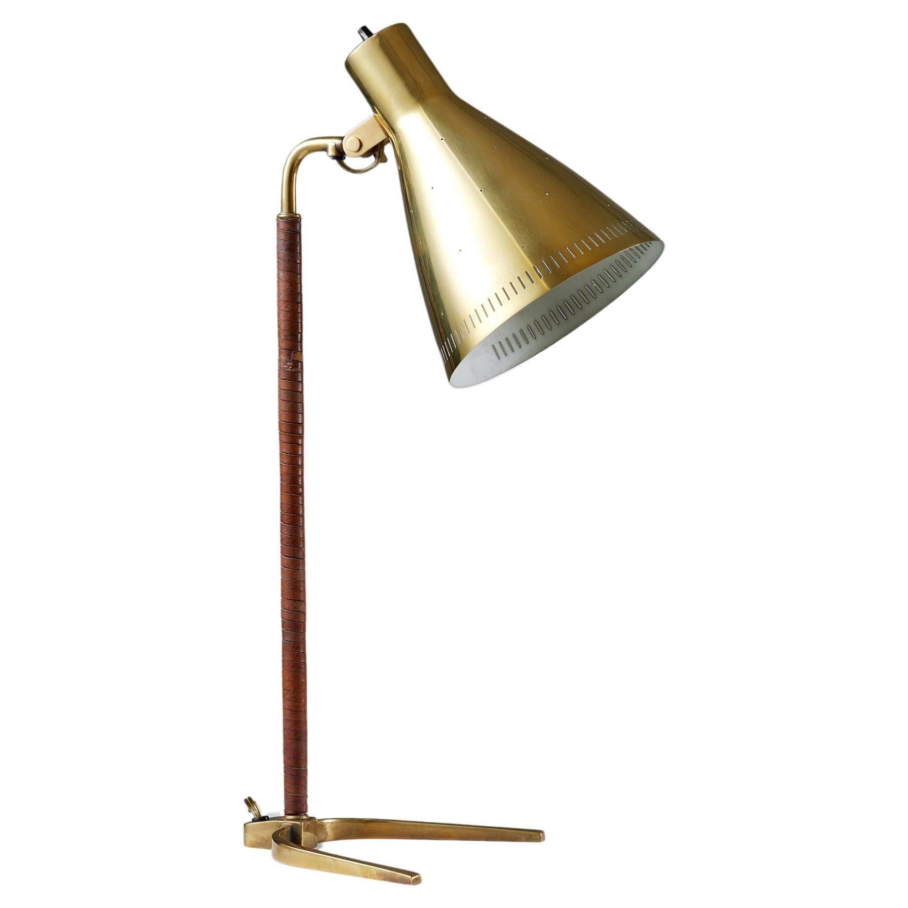 Table lamp model 9224 designed by Paavo Tynell for Taito Oy Denmark, 1940s Brass For Sale