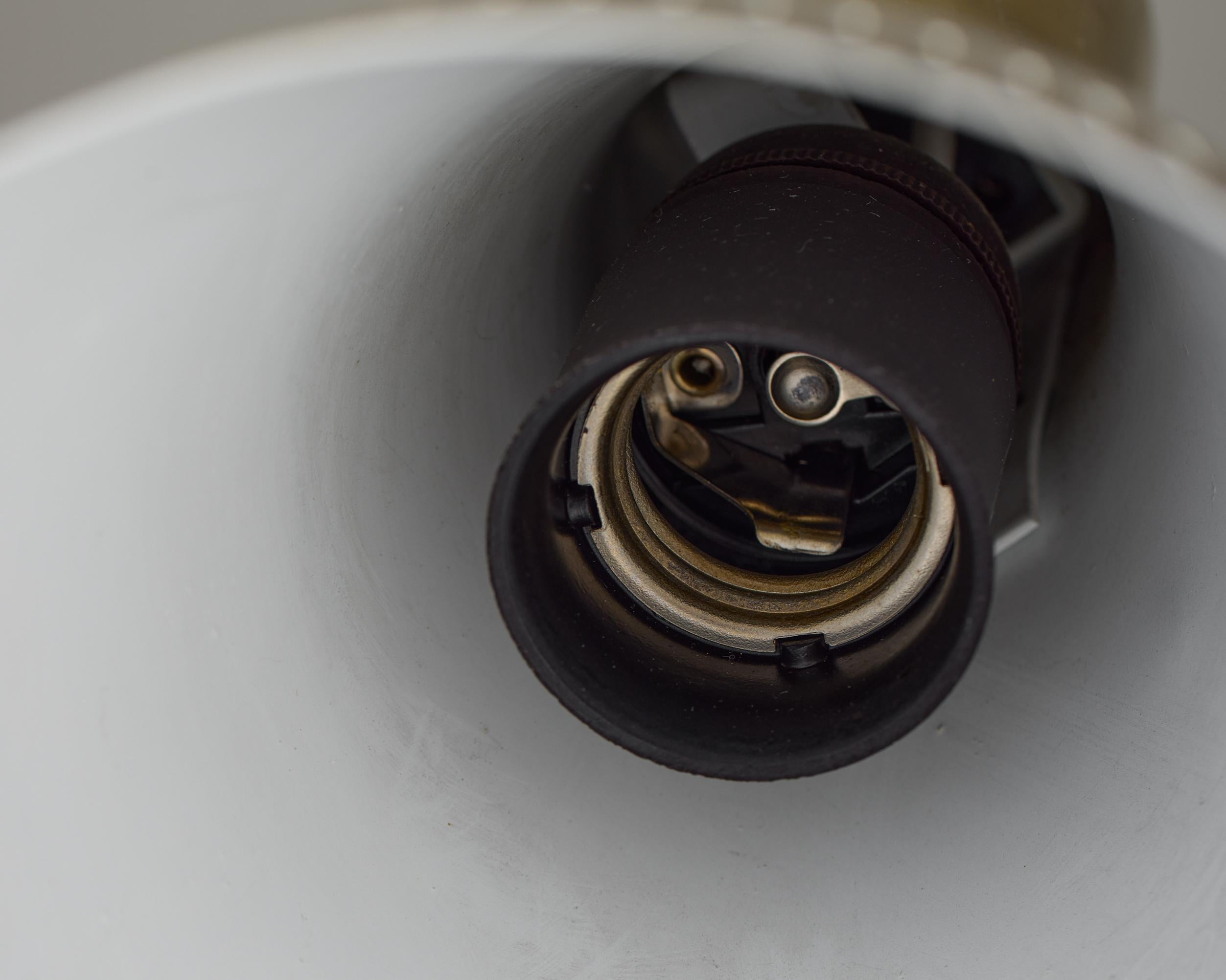 Lampe à poser modèle 9224 Design No/One par Paavo Tynell pour Taito Oy en vente 5