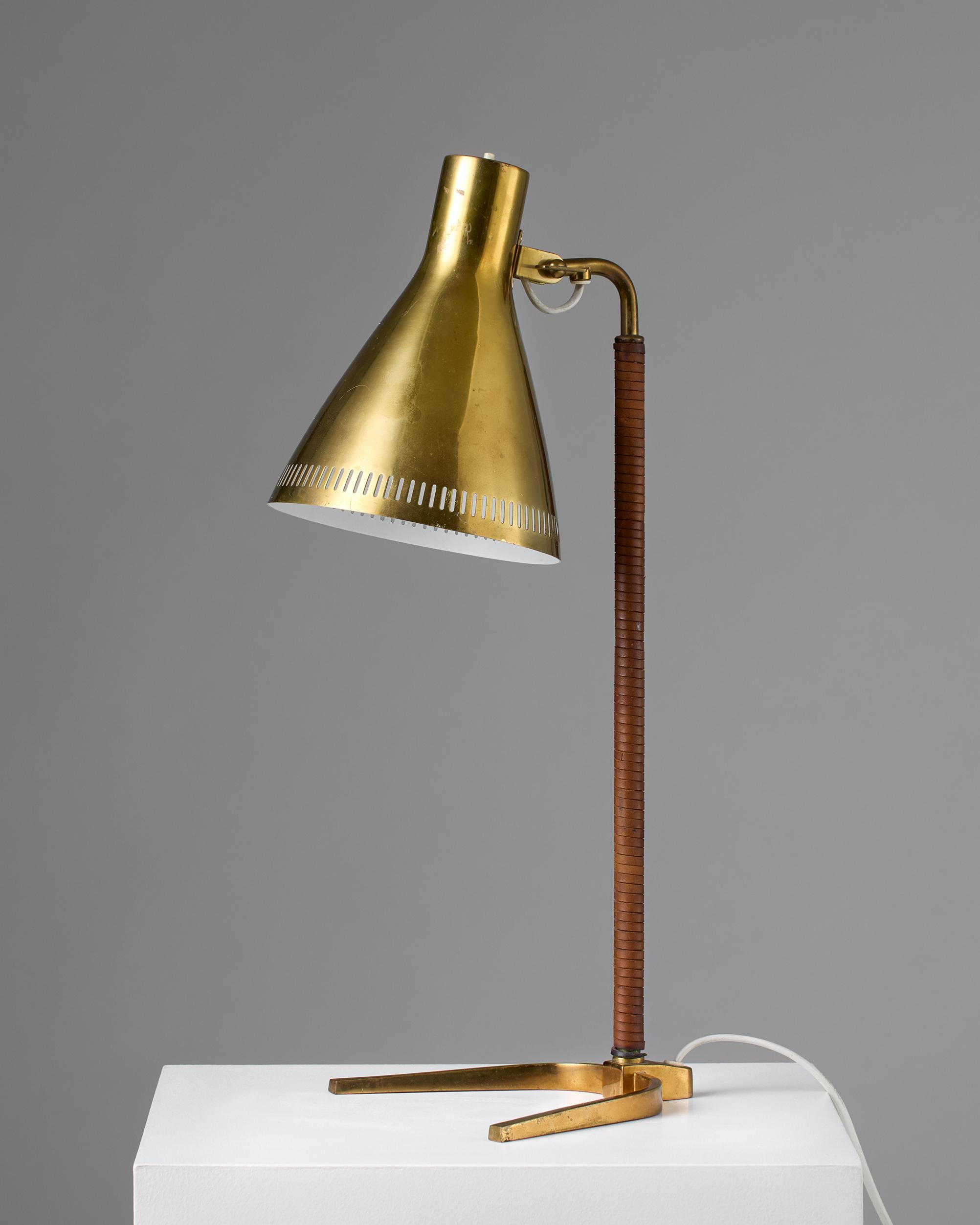 Scandinave moderne Lampe à poser modèle 9224 Design No/One par Paavo Tynell pour Taito Oy en vente