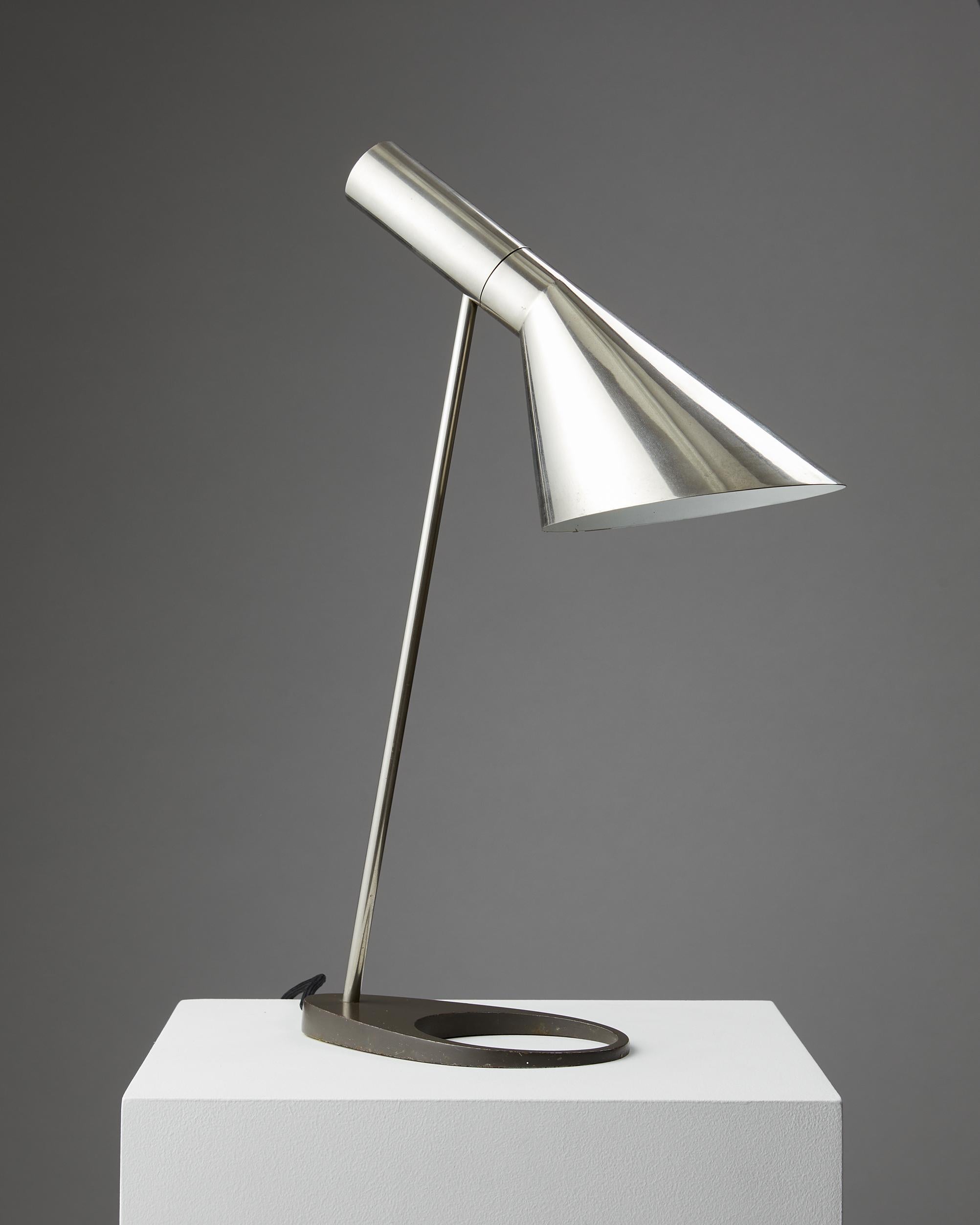 Mid-Century Modern Lampe de bureau modèle AJ conçue par Arne Jacobsen pour Louis Poulsen Entwurf, Danemark en vente