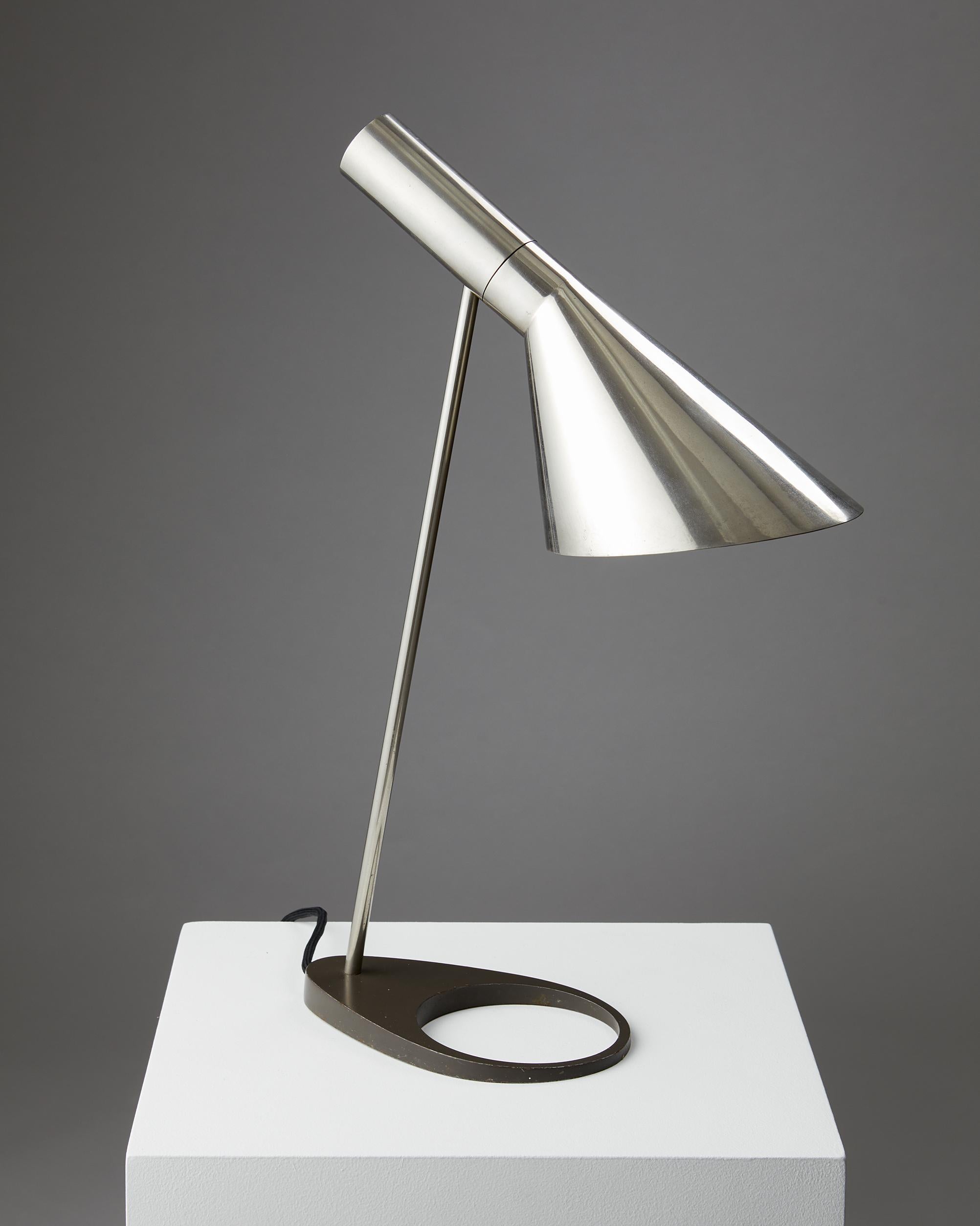 Danish Table lamp model AJ designed by Arne Jacobsen for Louis Poulsen Entwurf, Denmark For Sale