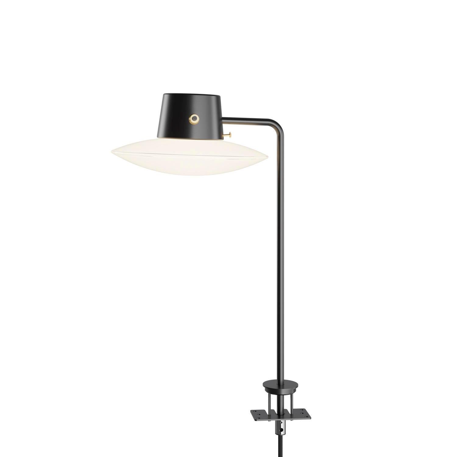 Tischlampe Modell AJ Oxford von Louis Poulsen. (Moderne) im Angebot