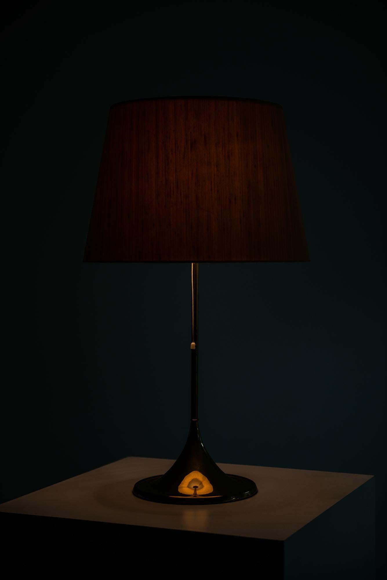 Mid-20th Century Table Lamp Model B-024 in Brass Produced by Bergbom in Sweden For Sale