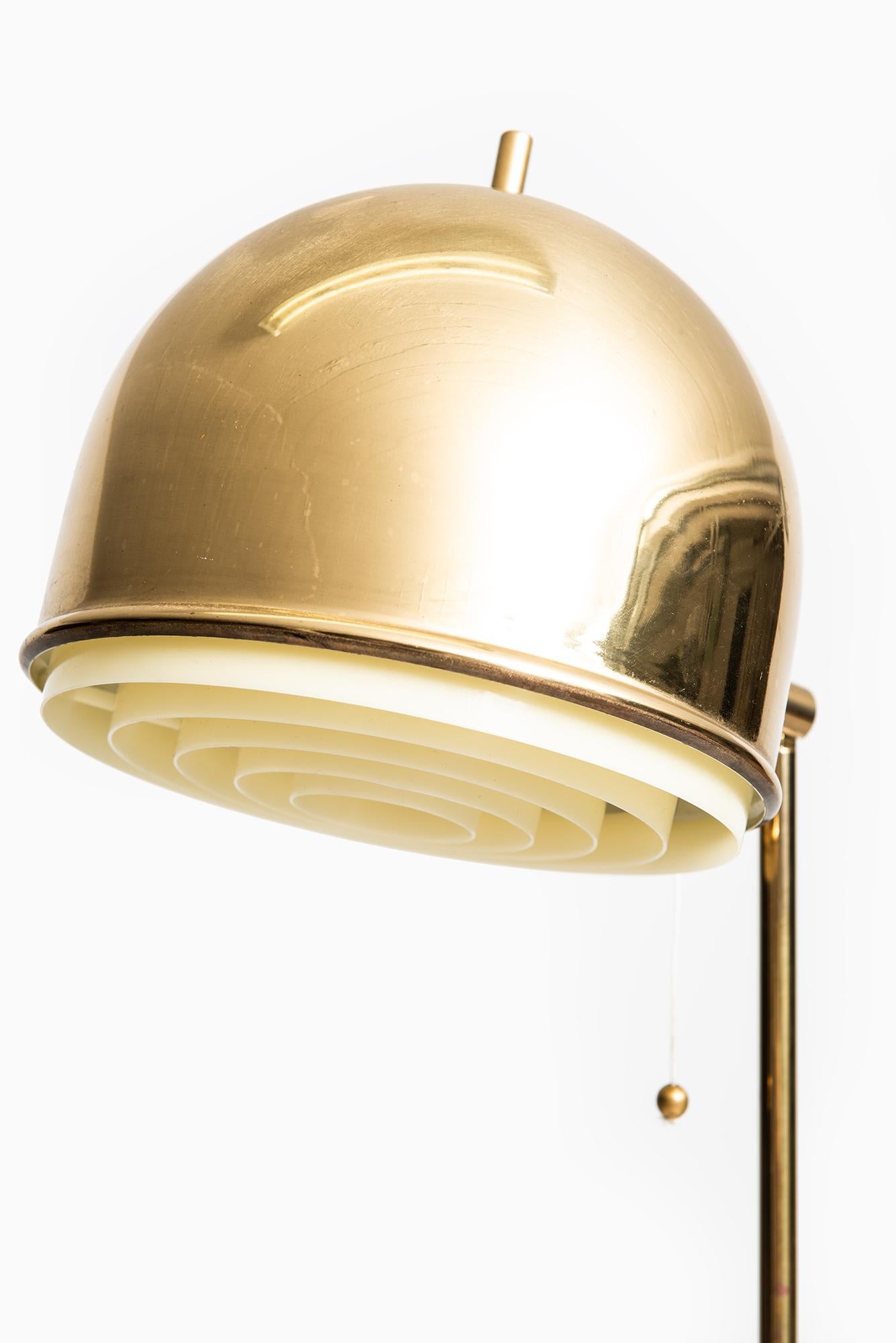 Swedish Table Lamp Model B-075 in Brass Produced by Bergbom in Sweden For Sale