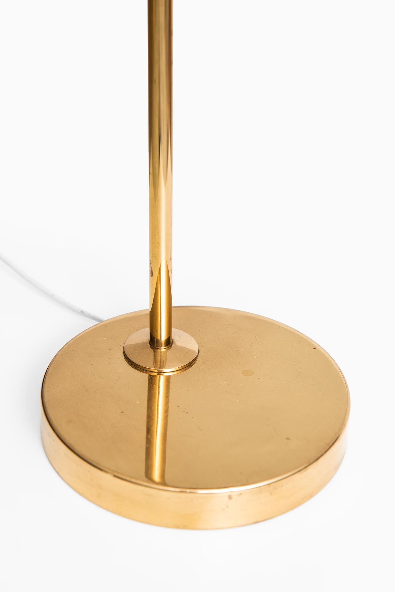Table Lamp Model B-075 in Brass Produced by Bergbom in Sweden In Good Condition For Sale In Limhamn, Skåne län