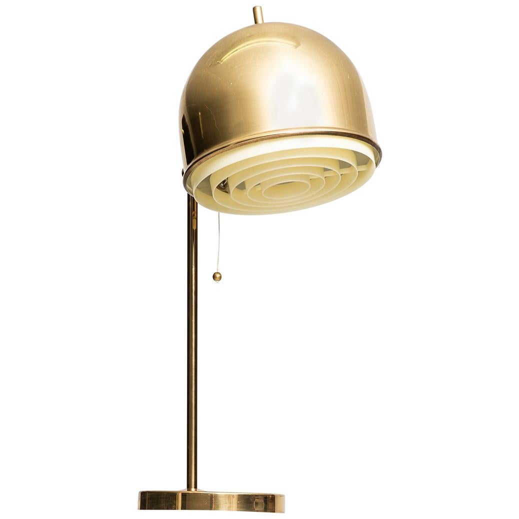 Lampe de bureau modèle B-075 en laiton produite par Bergbom en Suède