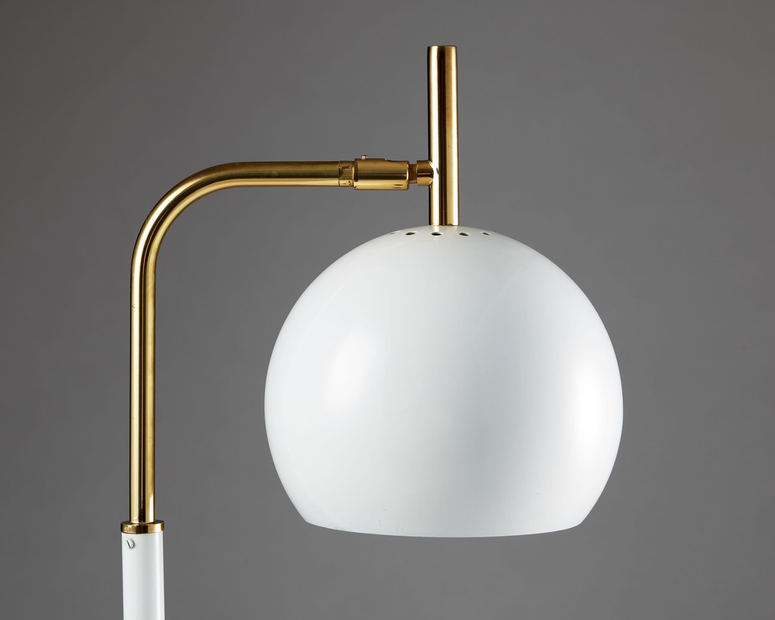 Swedish Table lamp model B 275 designed by Hans-Agne Jakobsson for Markaryd, Sweden For Sale