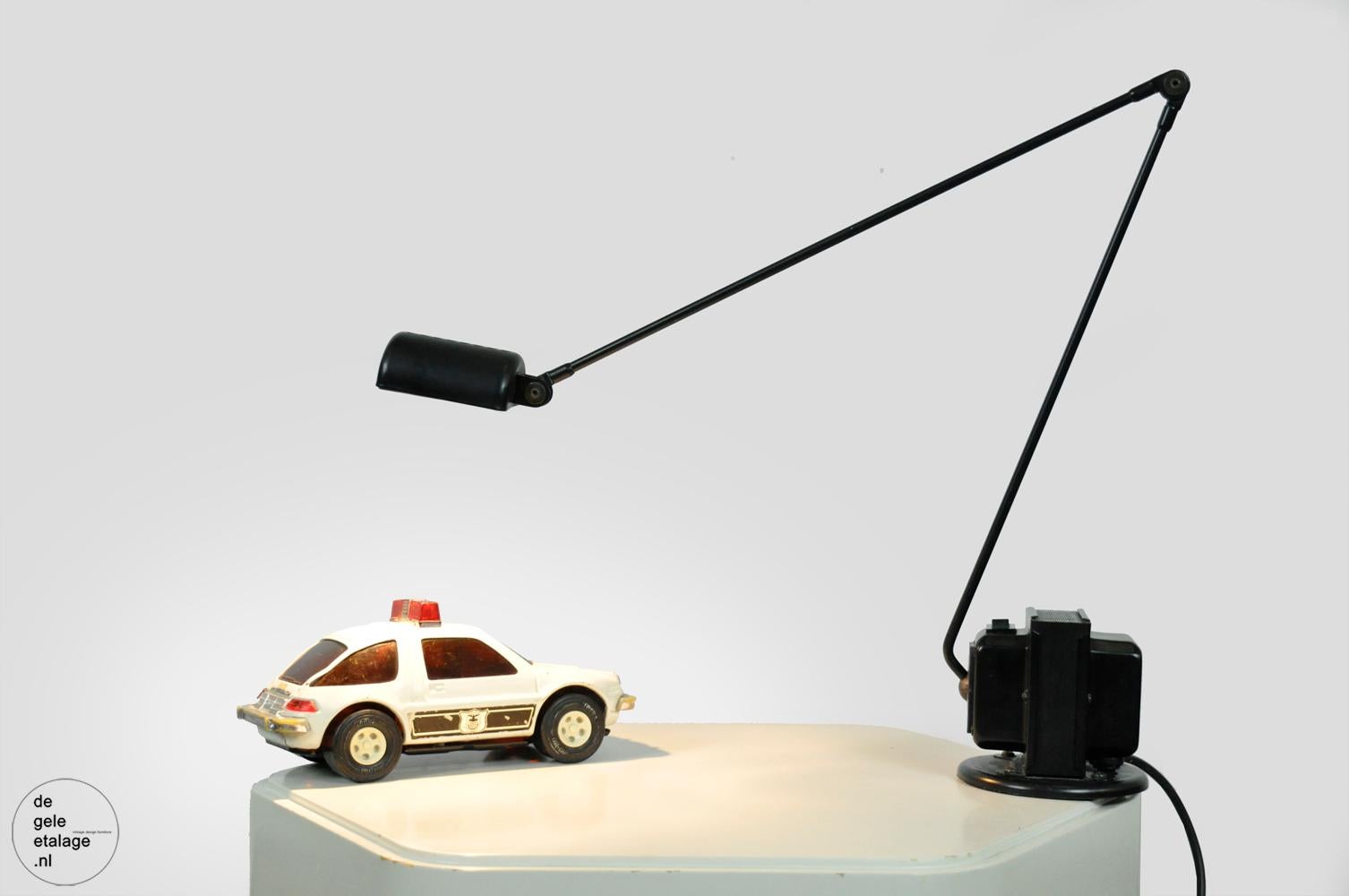 Classic black table lamp, model Daphine, designed by Tommaso Cimini and manufactured by Lumina, Italy 1970s. The lamp can be placed in various positions using three hinge points. The switch has two positions, one of which provides slightly more