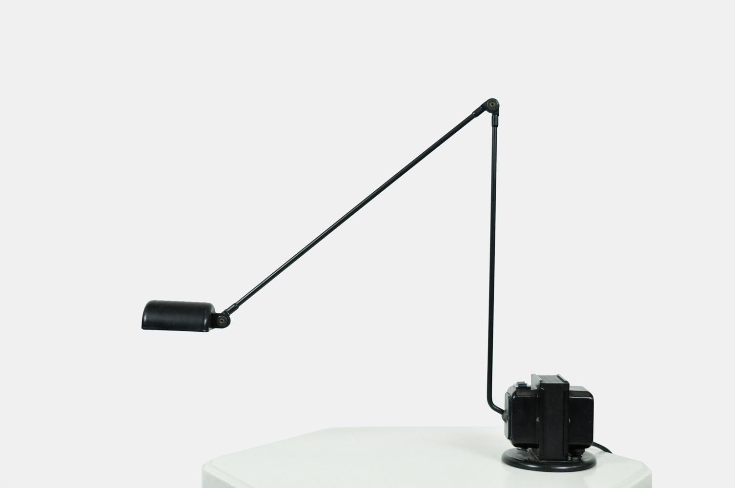 Table lamp, model Daphine, by Tommaso Cimini for Lumina, Italy 1970s In Good Condition For Sale In Deventer, NL