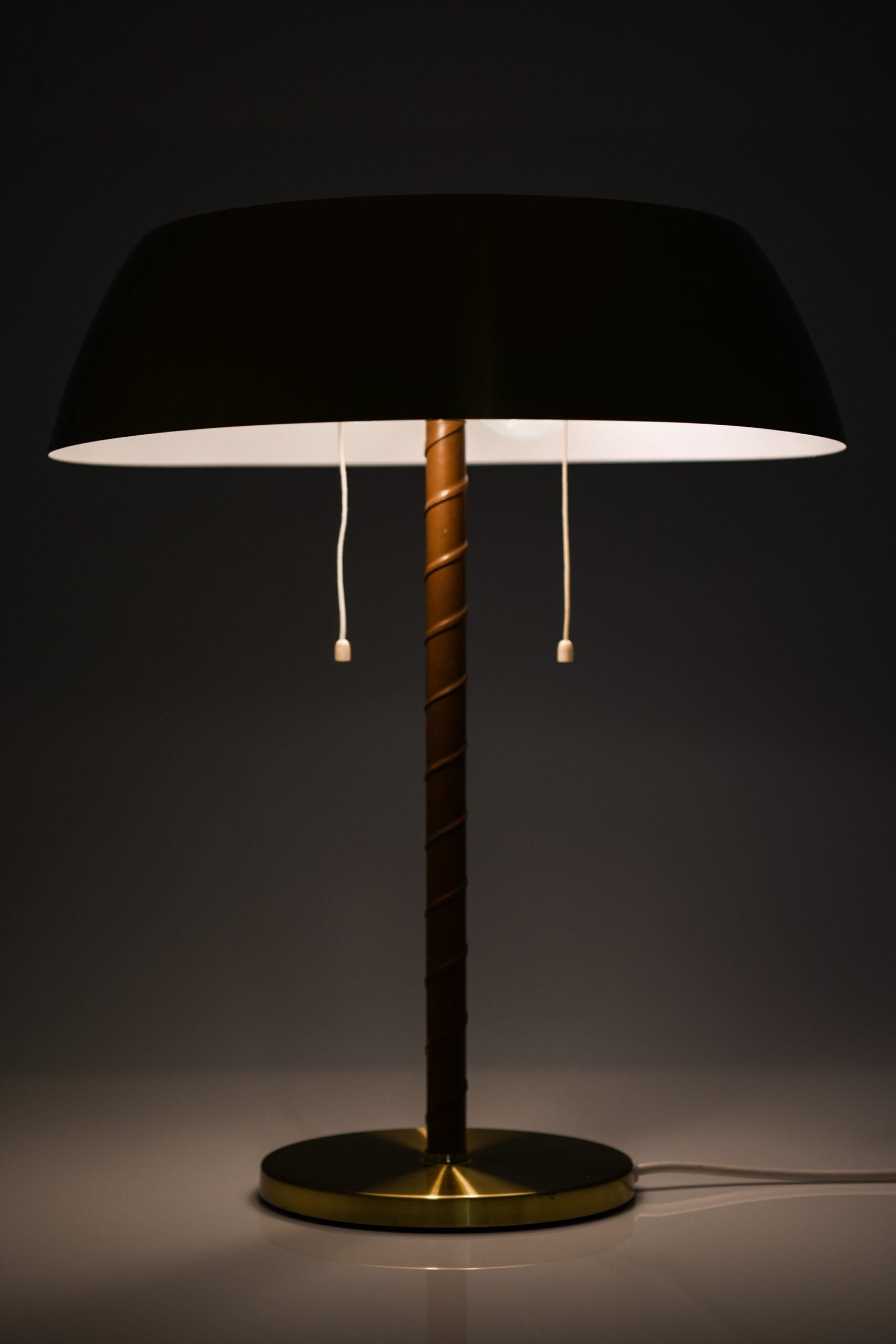 Laiton Lampe de bureau modèle MAE 4426 Produite par Mllers Armaturfabrik à Eskilstuna en vente