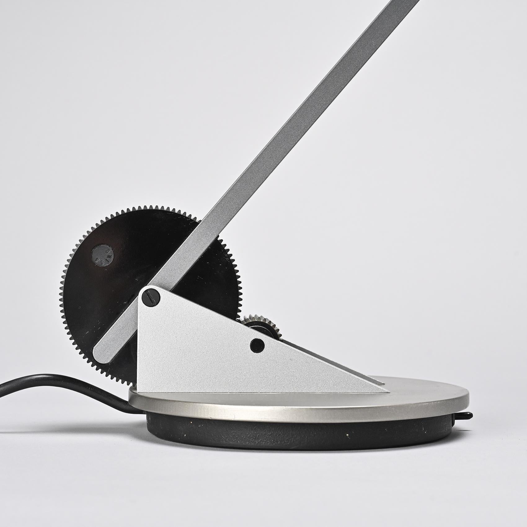 Lampe de table Modèle Meccanica  par Michele de Lucchi, vers 1980 en vente 3