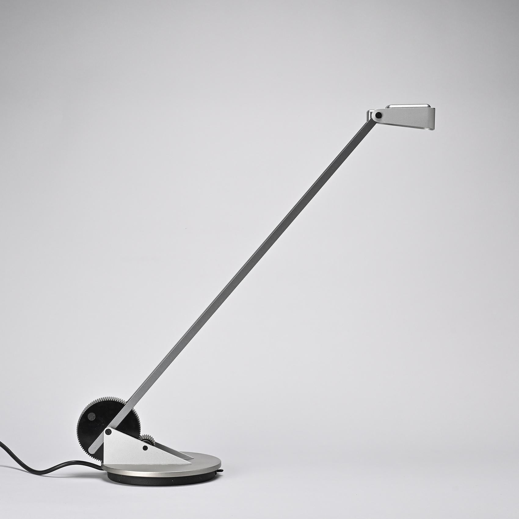 Postmoderne Lampe de table Modèle Meccanica  par Michele de Lucchi, vers 1980 en vente