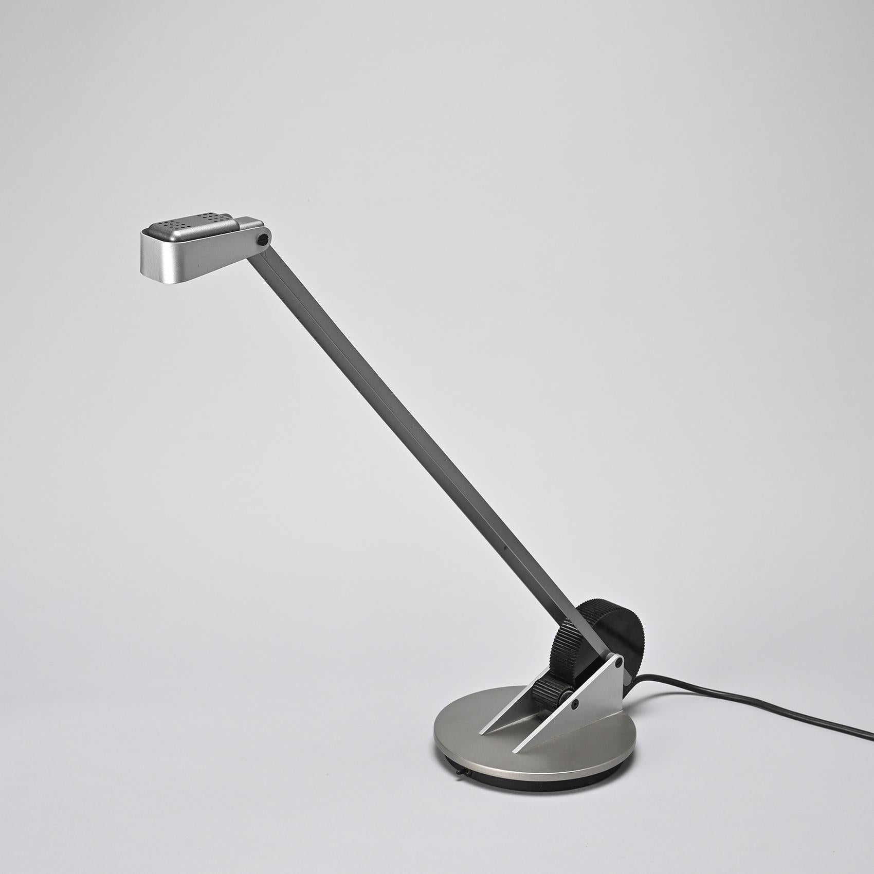 Fin du 20e siècle Lampe de table Modèle Meccanica  par Michele de Lucchi, vers 1980 en vente