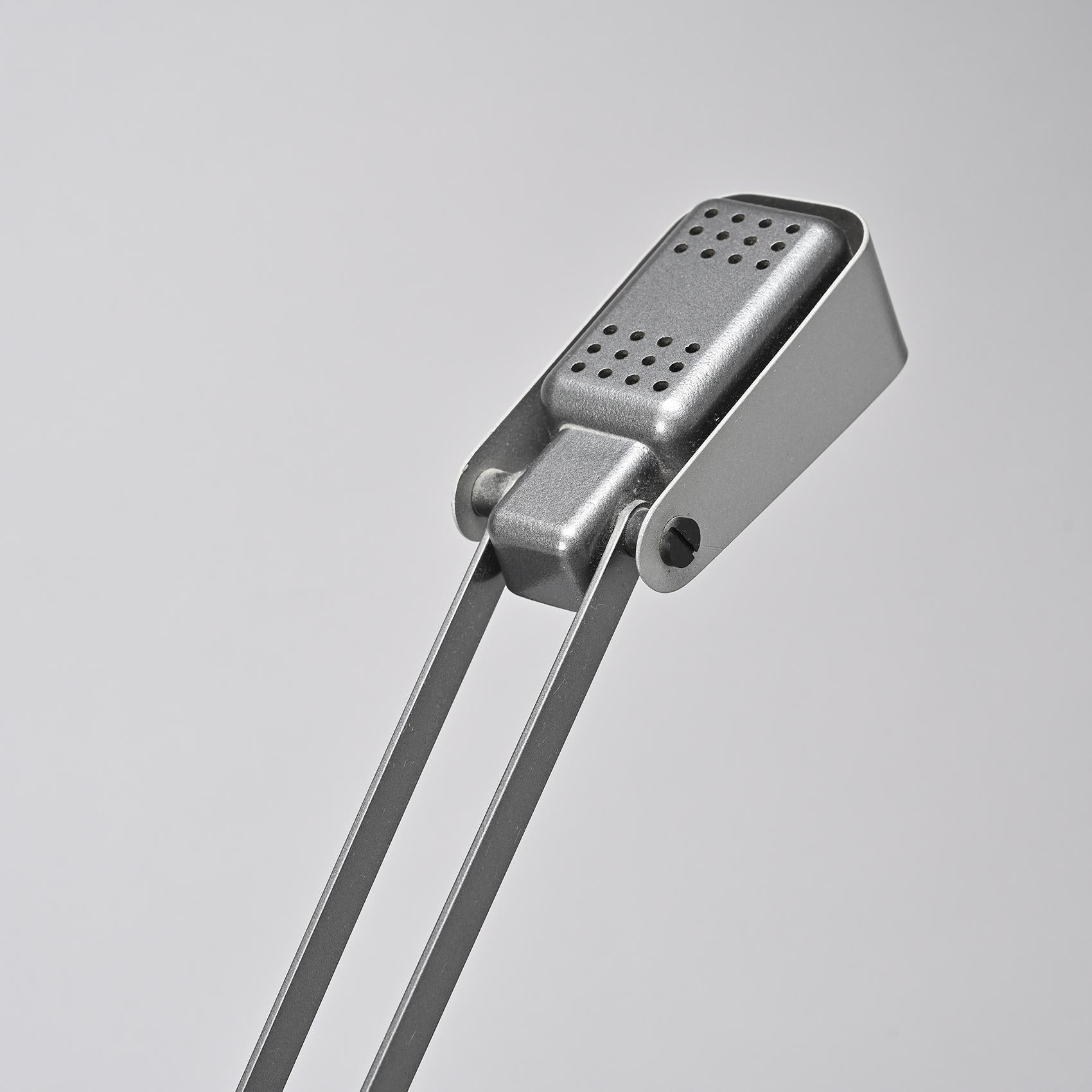 Lampe de table Modèle Meccanica  par Michele de Lucchi, vers 1980 en vente 1