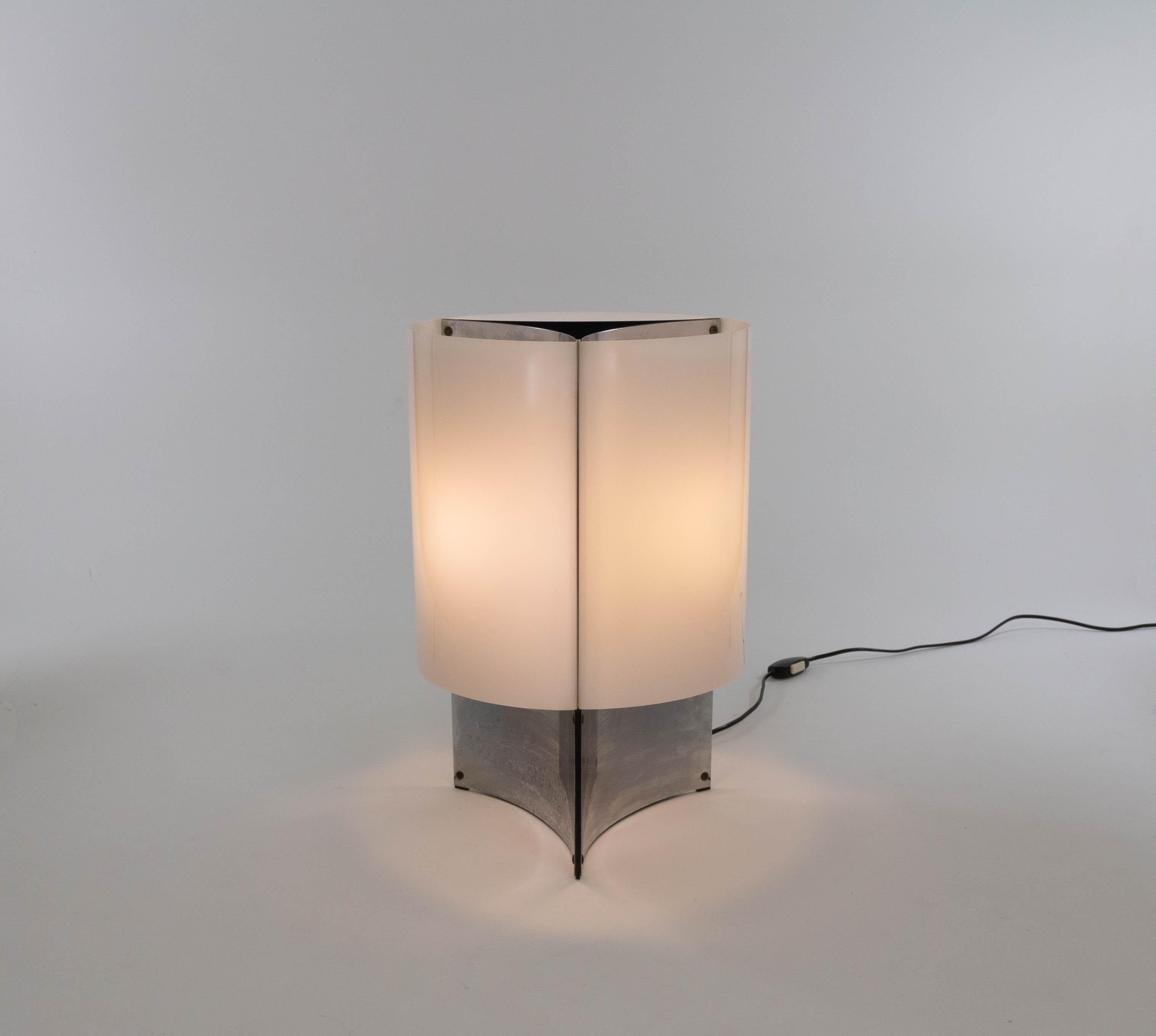 Table Lamp Model No. 526 by Massimo Vignelli for Arteluce, 1965 For Sale 3