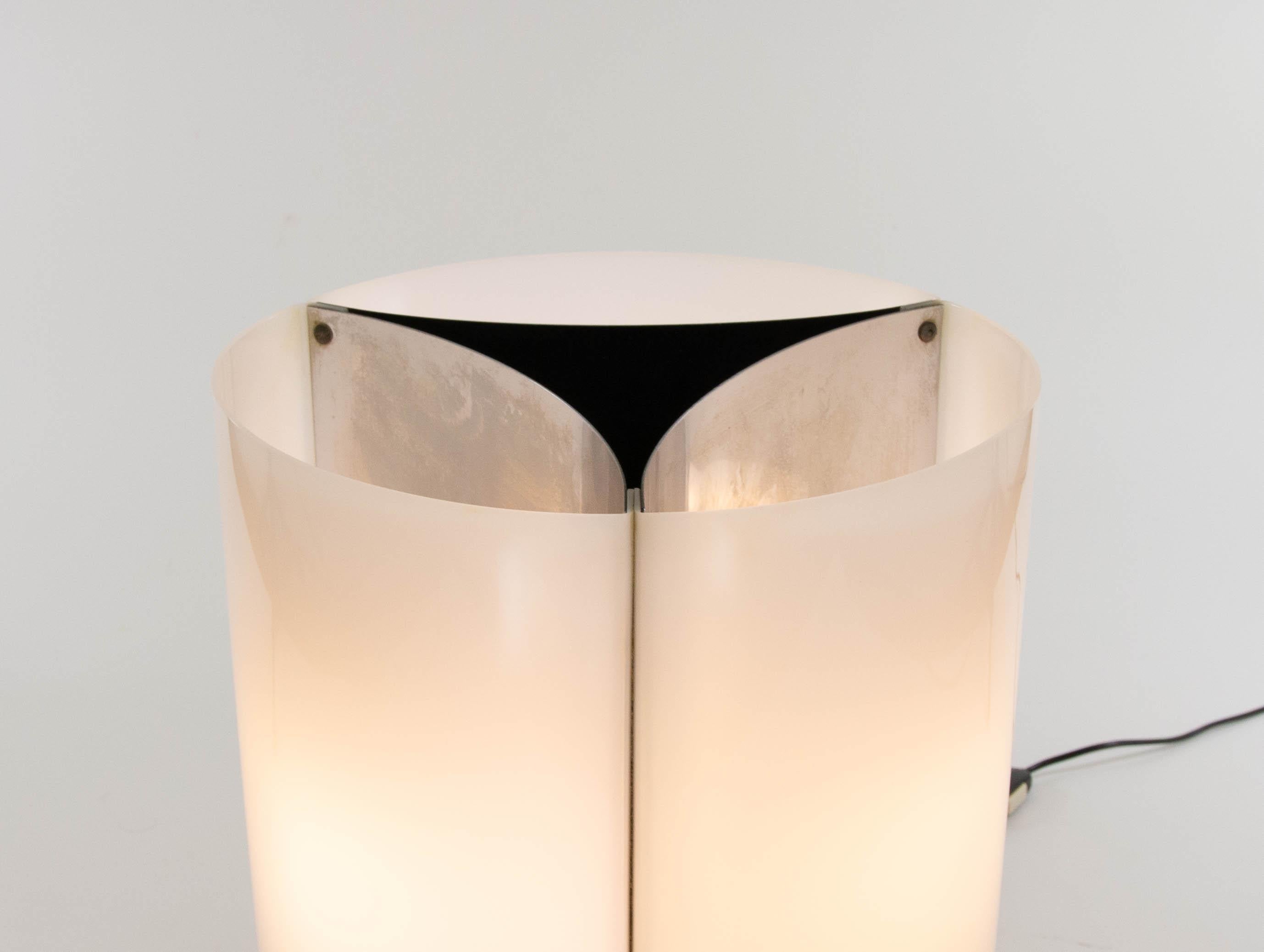 Italian Table Lamp Model No. 526 by Massimo Vignelli for Arteluce, 1965 For Sale