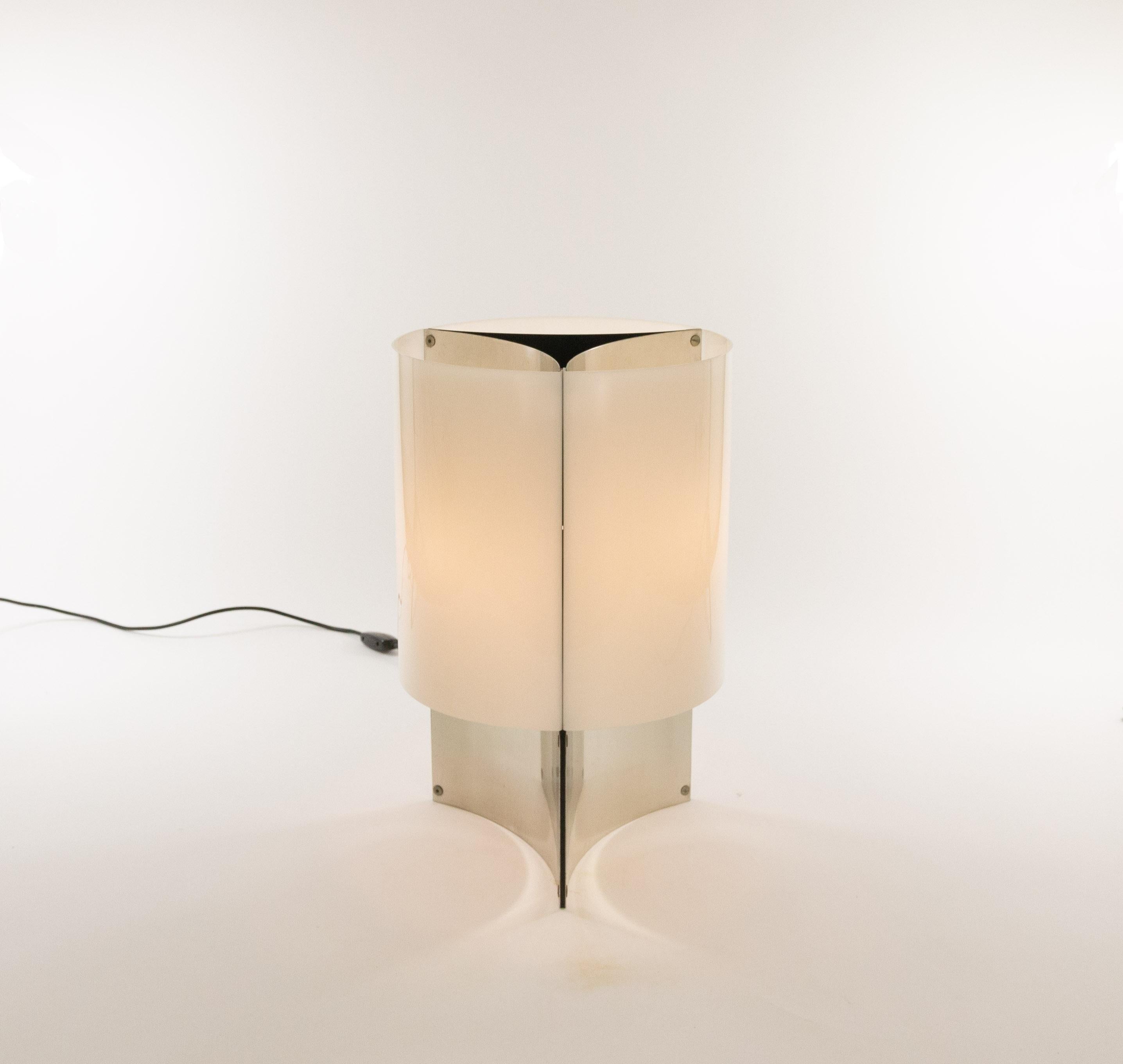 This elegant lamp model No. 526/P was designed in 1965 by Massimo Vignelli for Italian lighting manufacturer Arteluce.

Model No. 526 is a table lamp with a base that consists of three concave chromed sheets. This base is covered by white Perspex